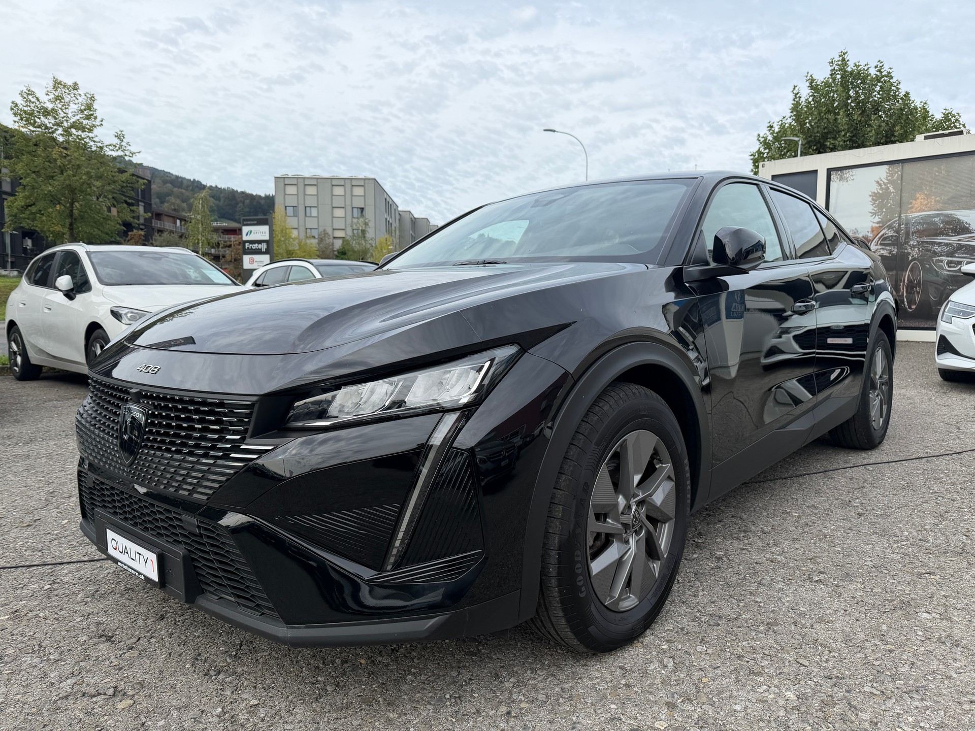 PEUGEOT 408 1.2 HEV 145 Allure-image-25