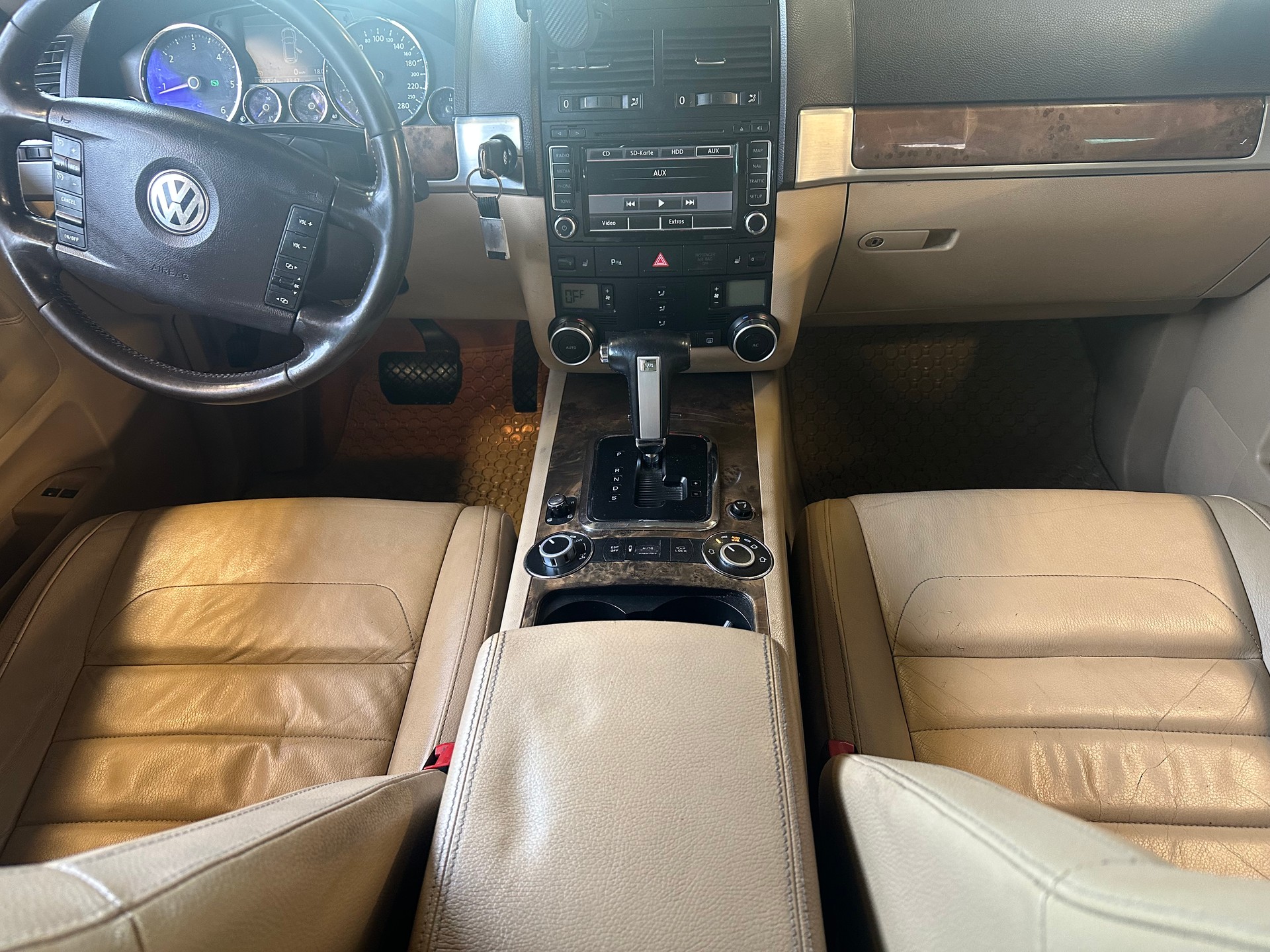 VW Touareg 3.0 TDI Tiptronic-image-10
