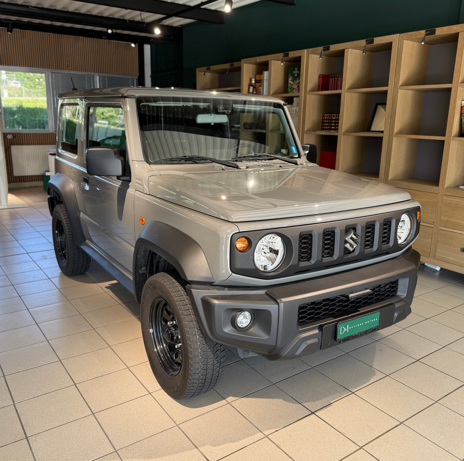 SUZUKI Jimny 1.5 Compact+ 4x4-showroom-element-1