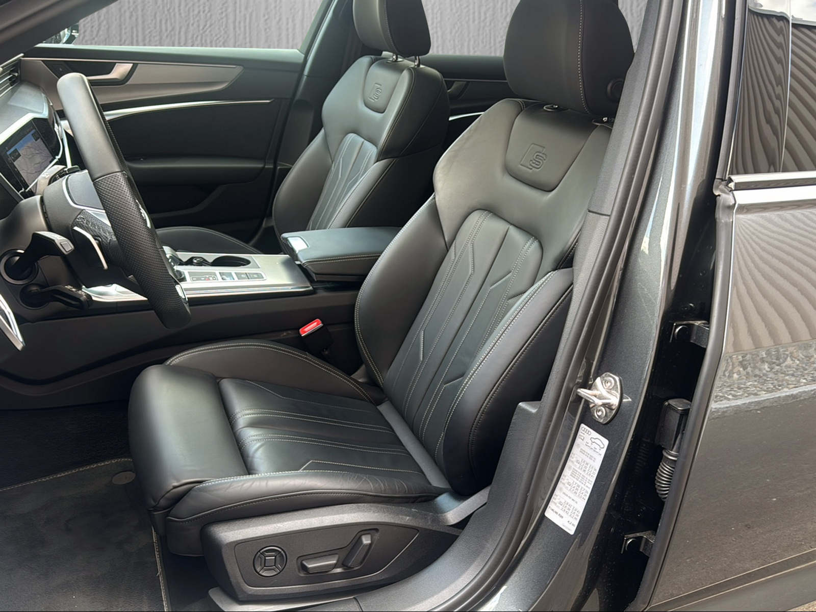 AUDI A6 Avant 55 TFSI S line quattro S-tronic*AHK*Standheizung*Panoramadach*-image-7