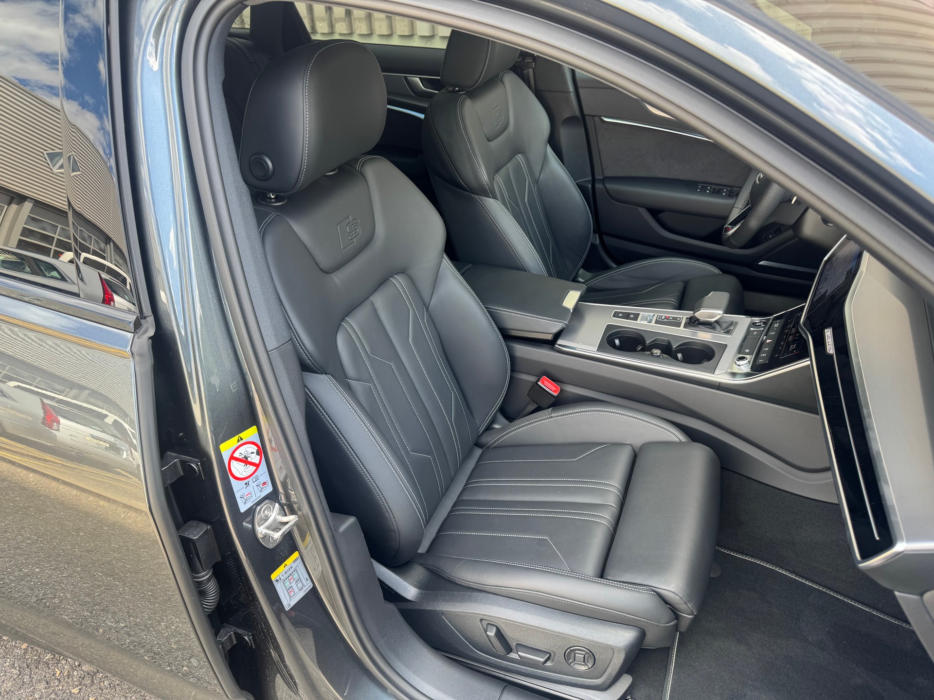 AUDI A6 Avant 55 TFSI S line quattro S-tronic*AHK*Standheizung*Panoramadach*-image-8