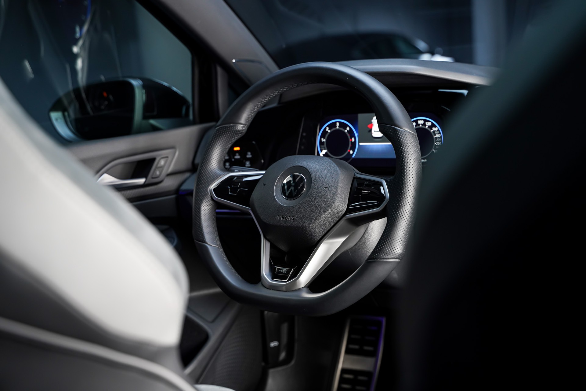 VW Golf 2.0 TDI R-Line DSG-image-17