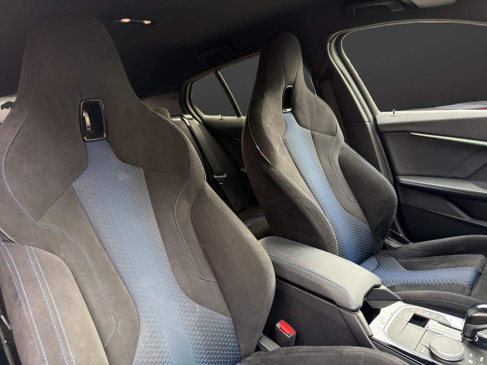 BMW M135i xDrive Steptronic-image-14