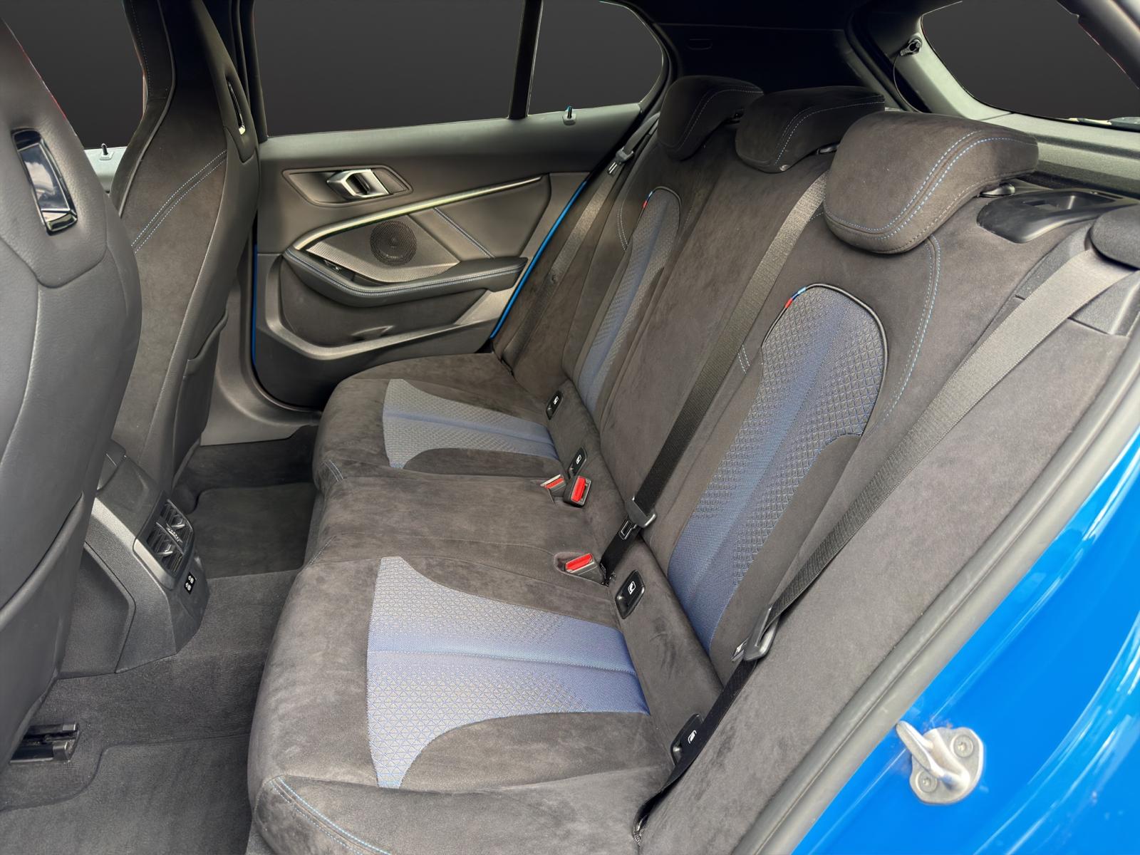 BMW M135i xDrive Steptronic-image-16