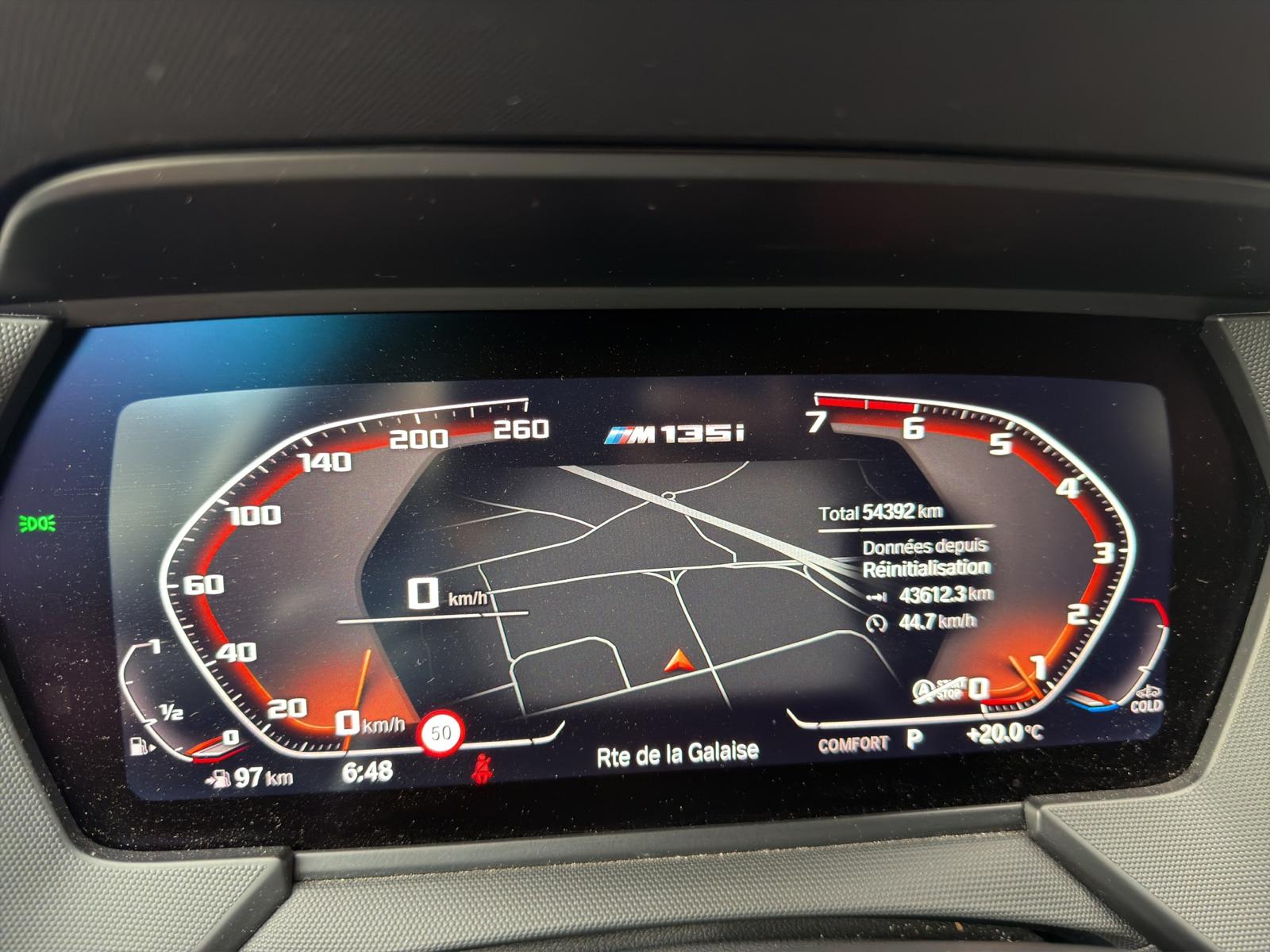 BMW M135i xDrive Steptronic-image-12