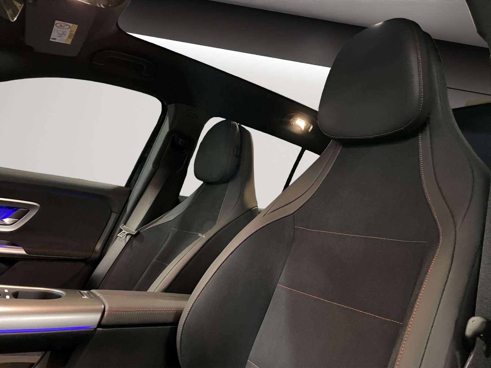 MERCEDES-BENZ GLB 350 4Matic with EQ Technology-image-8