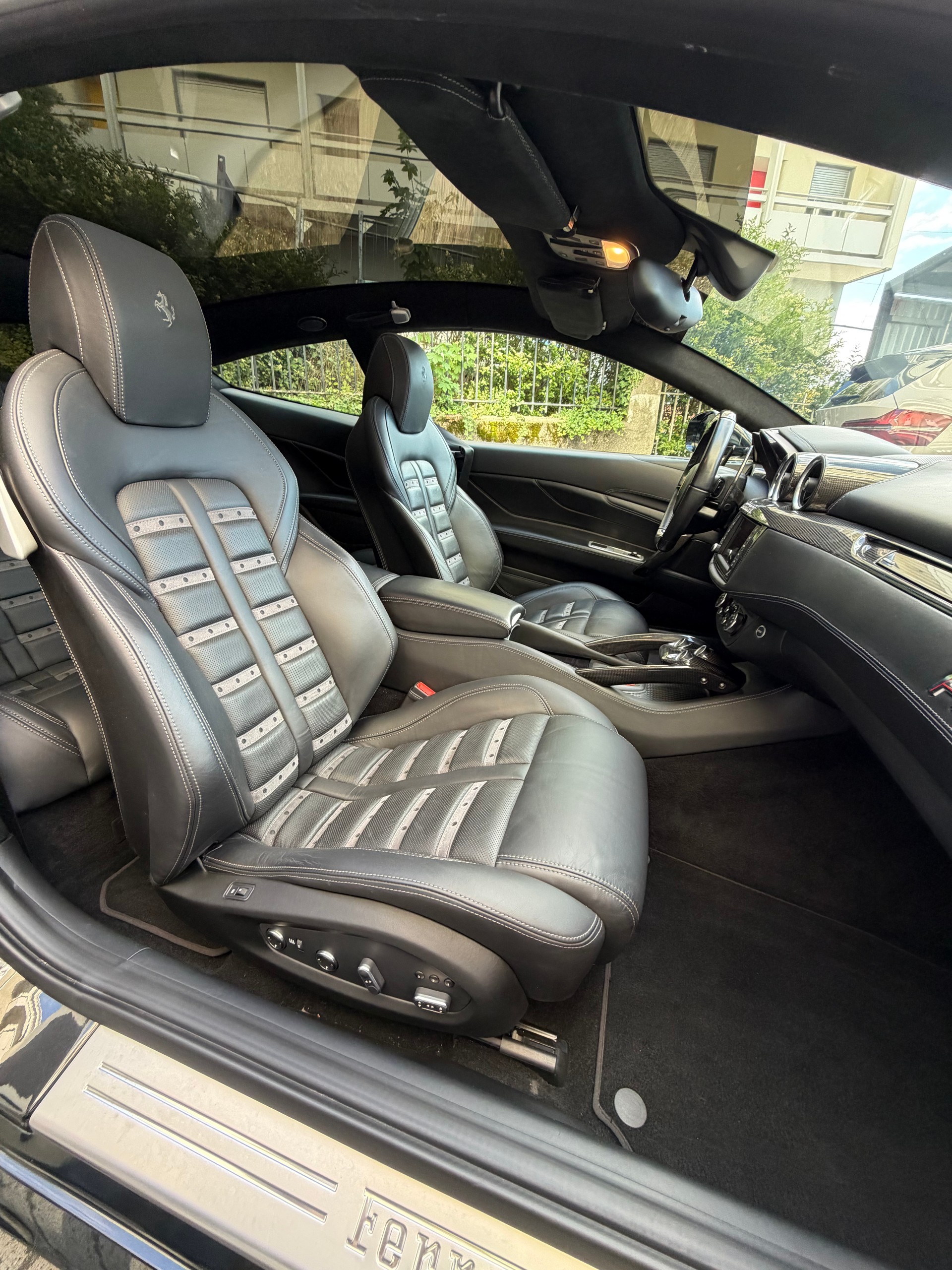 FERRARI FF-image-10