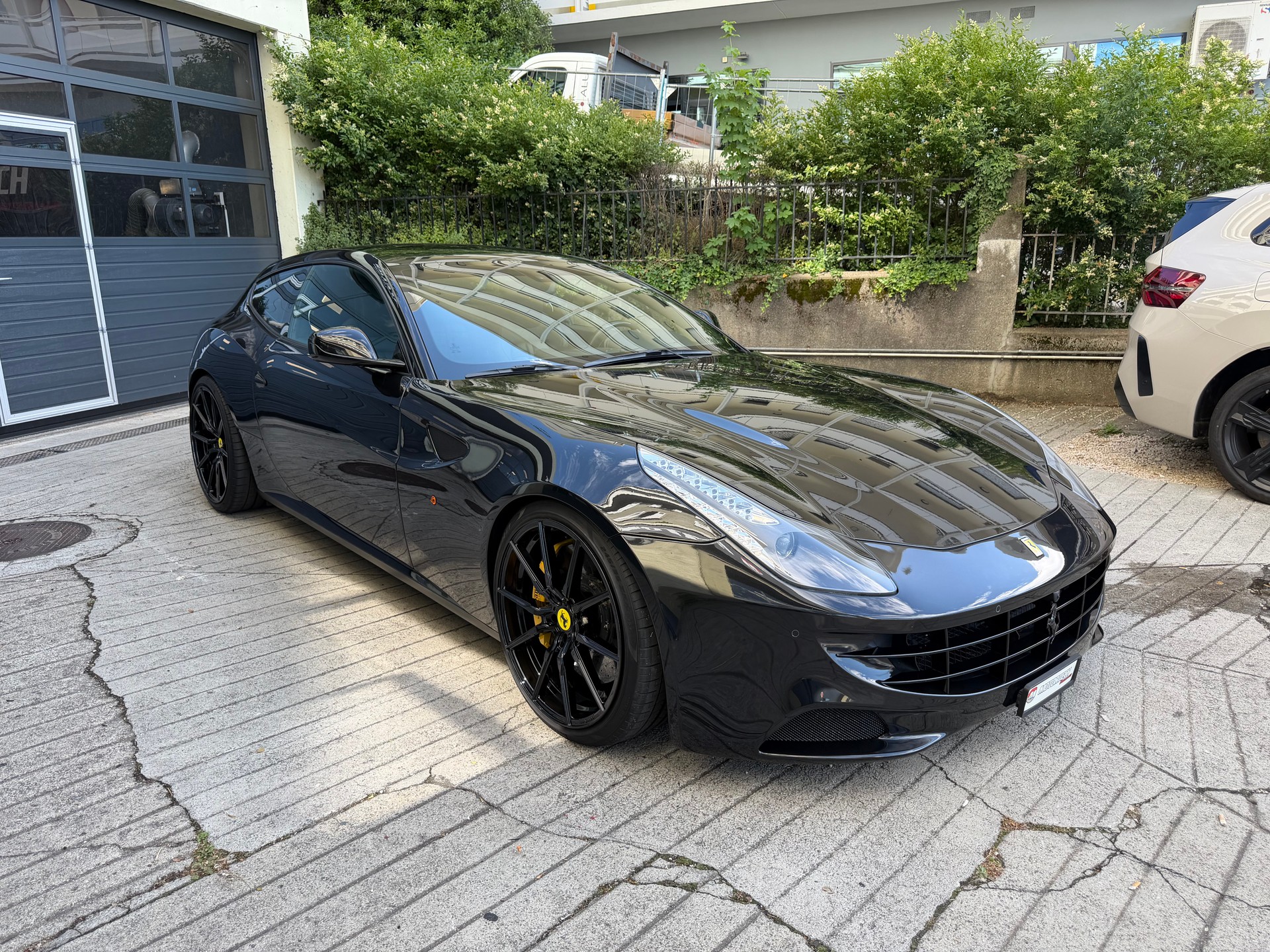 FERRARI FF-image-1