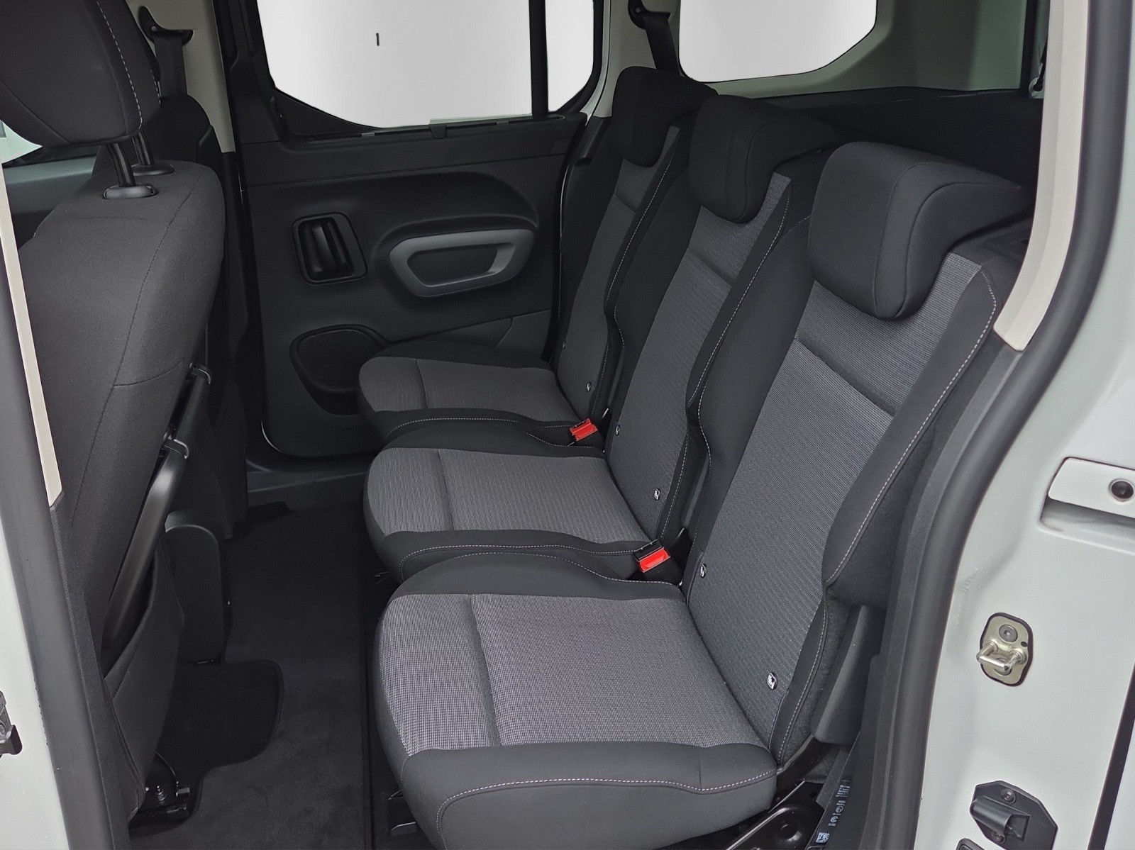 TOYOTA Proace City Verso 1.2 Trend Medium Automatik-image-9