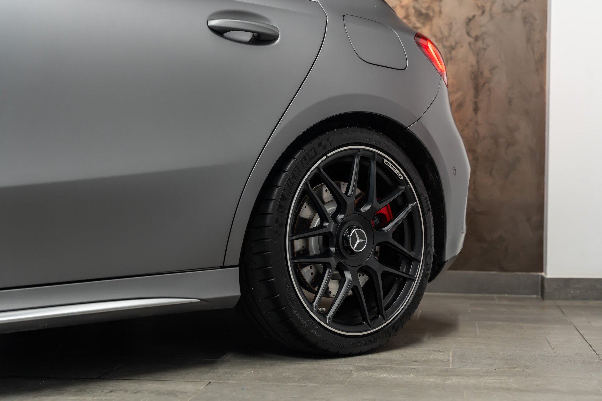 MERCEDES-BENZ A 45 AMG 4Matic+ Speedshift *Magno-Grau*AMG-Abgasanlage*AMG-Performance*-showroom-element-2