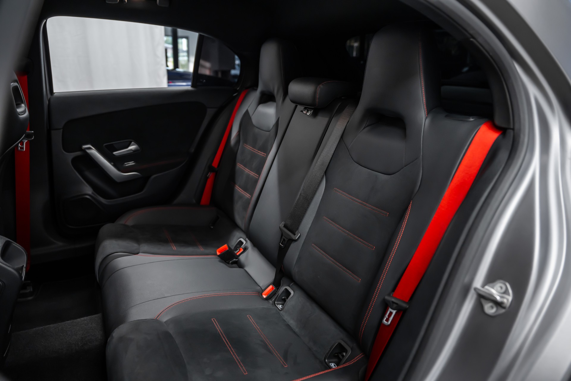 MERCEDES-BENZ A 45 AMG 4Matic+ Speedshift *Magno-Grau*AMG-Abgasanlage*AMG-Performance*-image-14