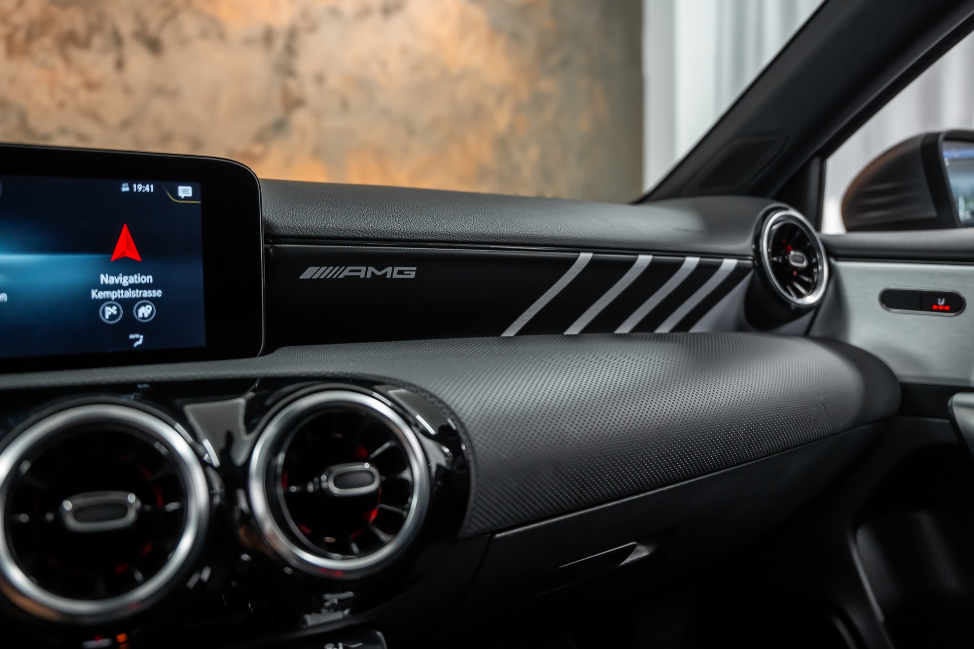 MERCEDES-BENZ A 45 AMG 4Matic+ Speedshift *Magno-Grau*AMG-Abgasanlage*AMG-Performance*-image-22
