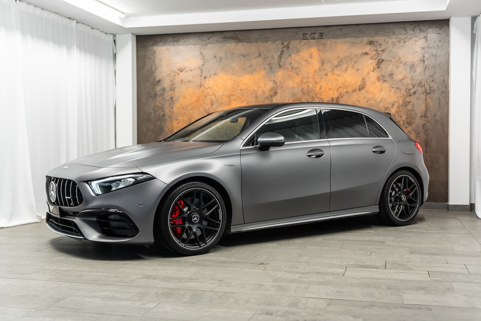 MERCEDES-BENZ A 45 AMG 4Matic+ Speedshift *Magno-Grau*AMG-Abgasanlage*AMG-Performance*-showroom-element-3