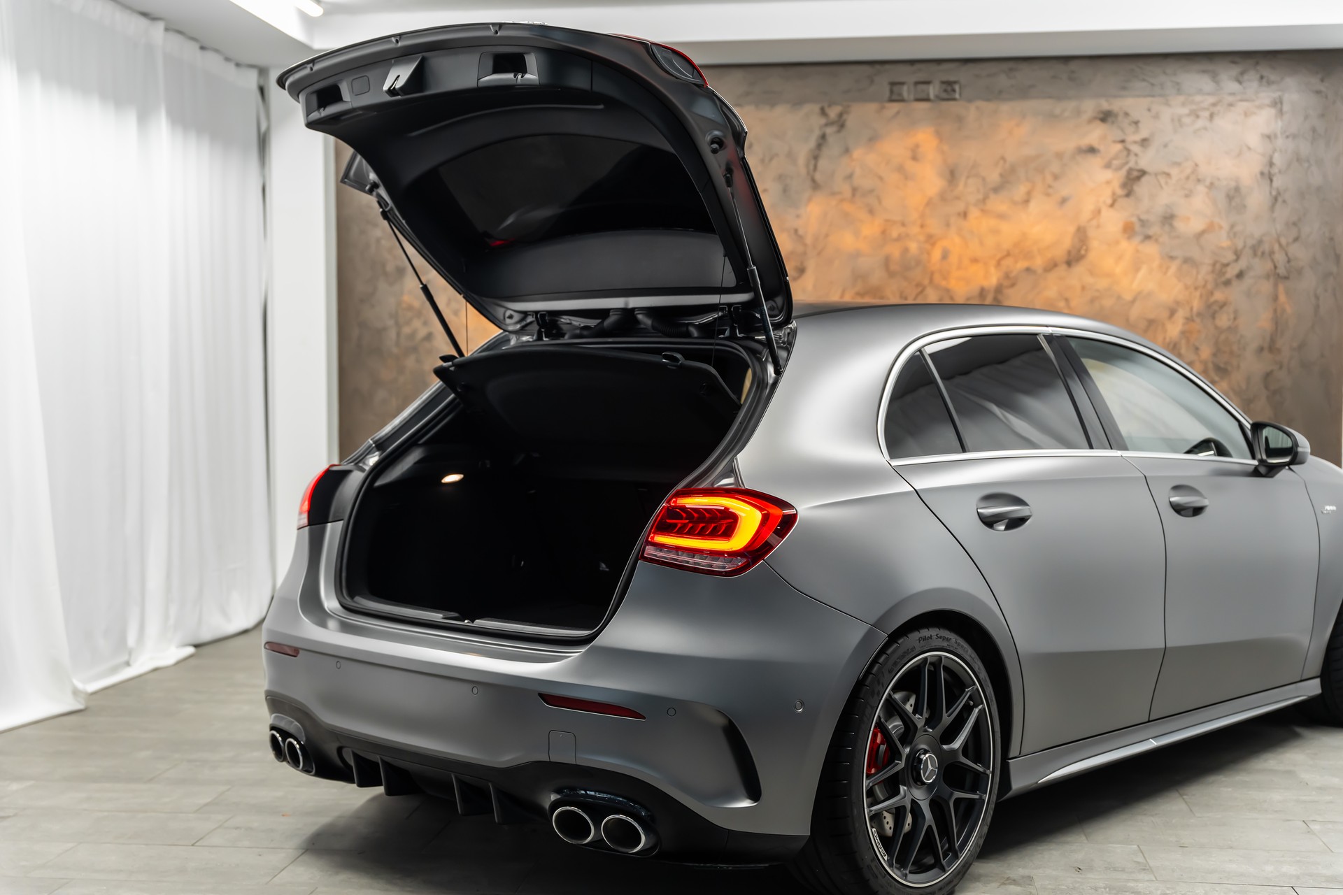 MERCEDES-BENZ A 45 AMG 4Matic+ Speedshift *Magno-Grau*AMG-Abgasanlage*AMG-Performance*-image-9