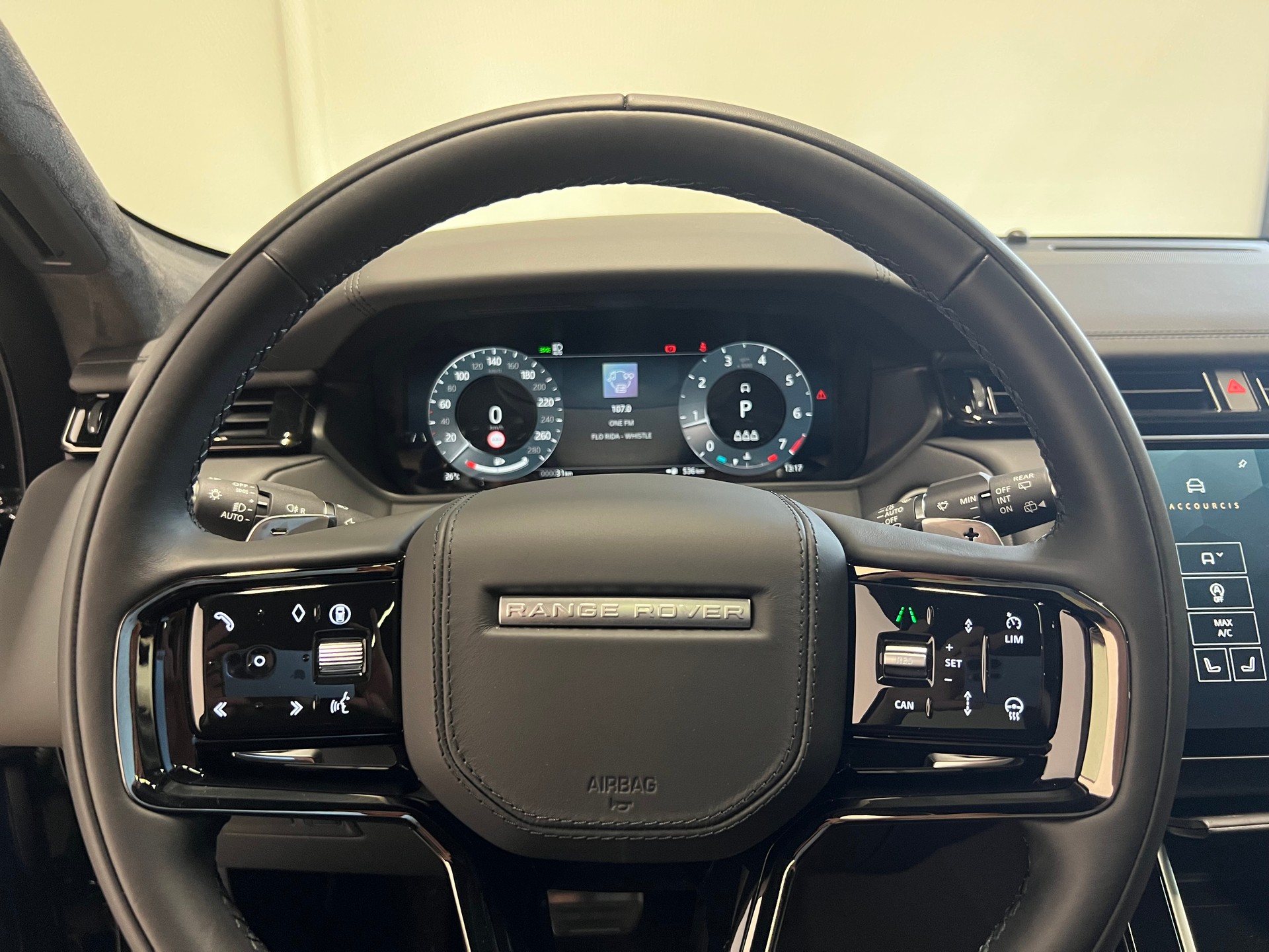 LAND ROVER Range Rover Velar 3.0 I6 Autobiography-showroom-element-3