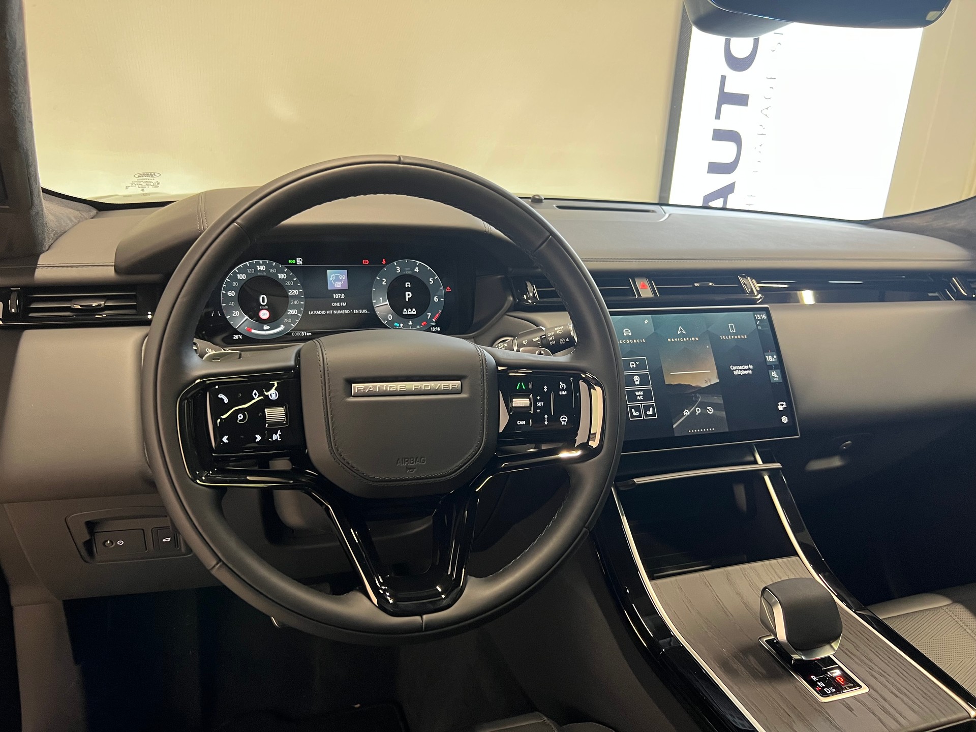 LAND ROVER Range Rover Velar 3.0 I6 Autobiography-showroom-element-2