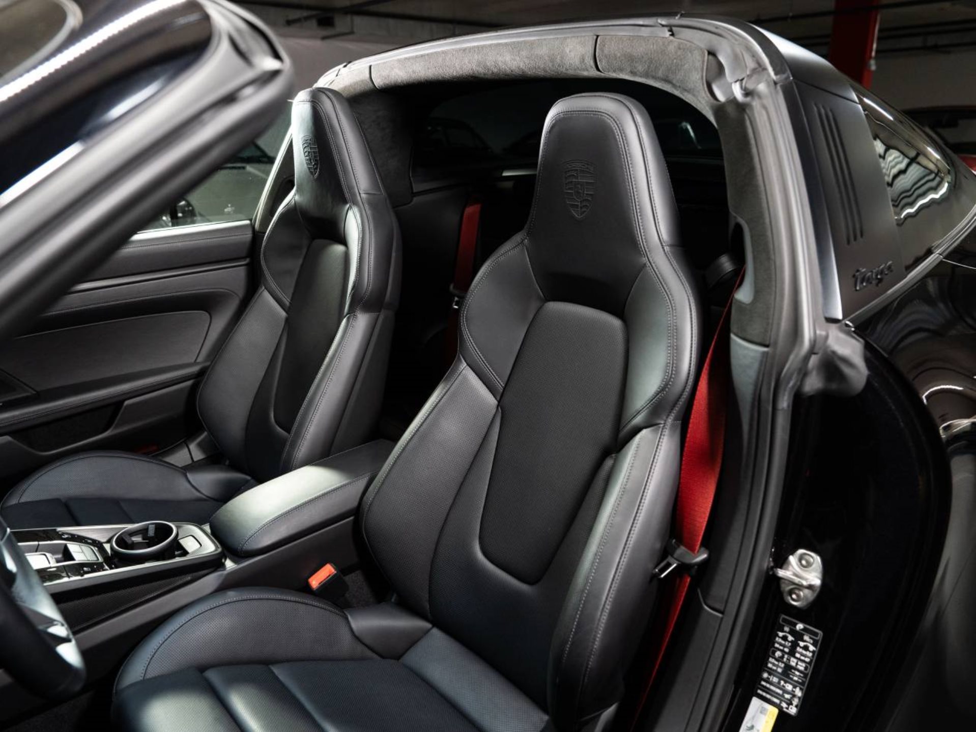 PORSCHE 911 Targa 4 GTS-image-17