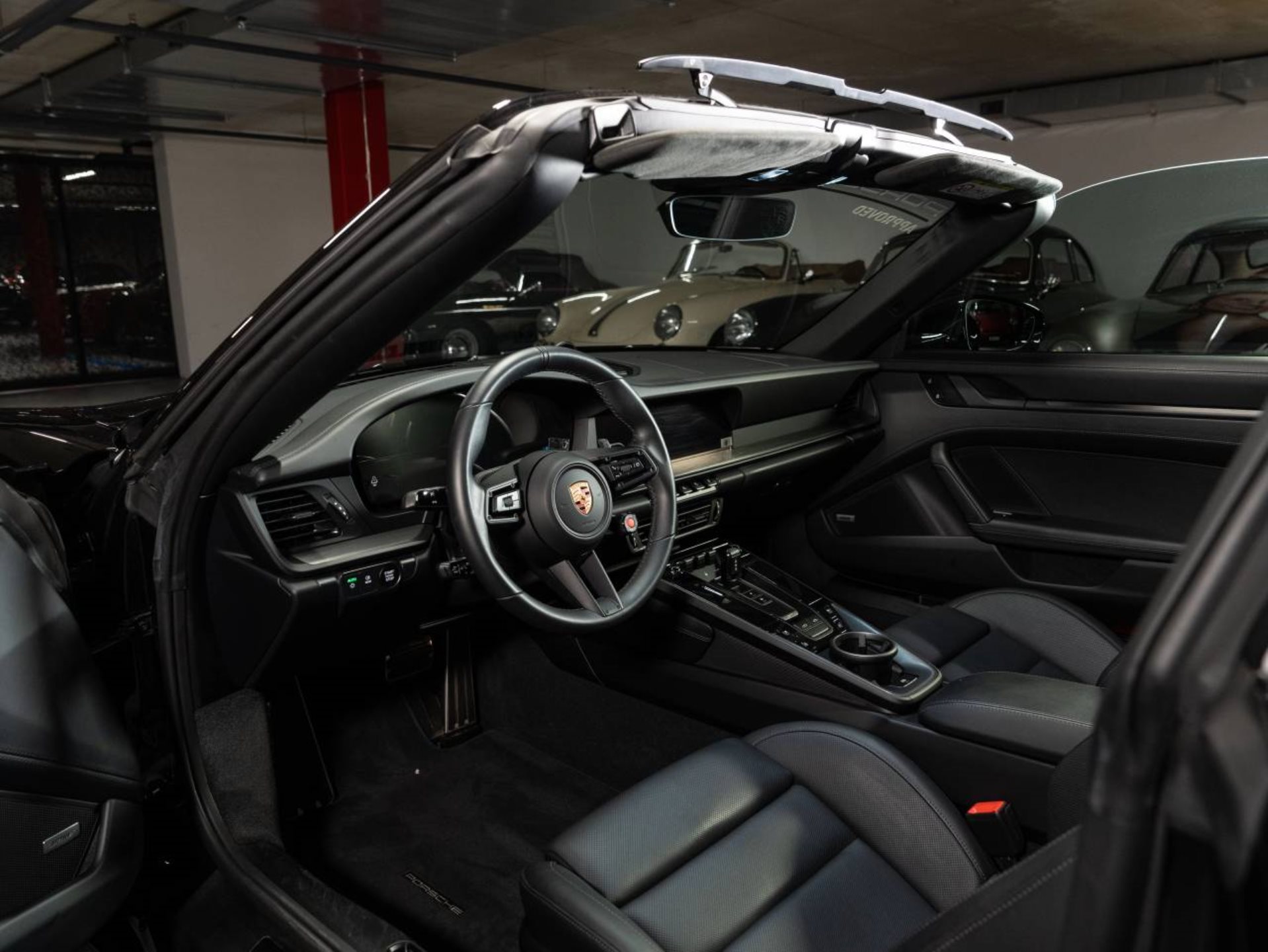 PORSCHE 911 Targa 4 GTS-showroom-element-3