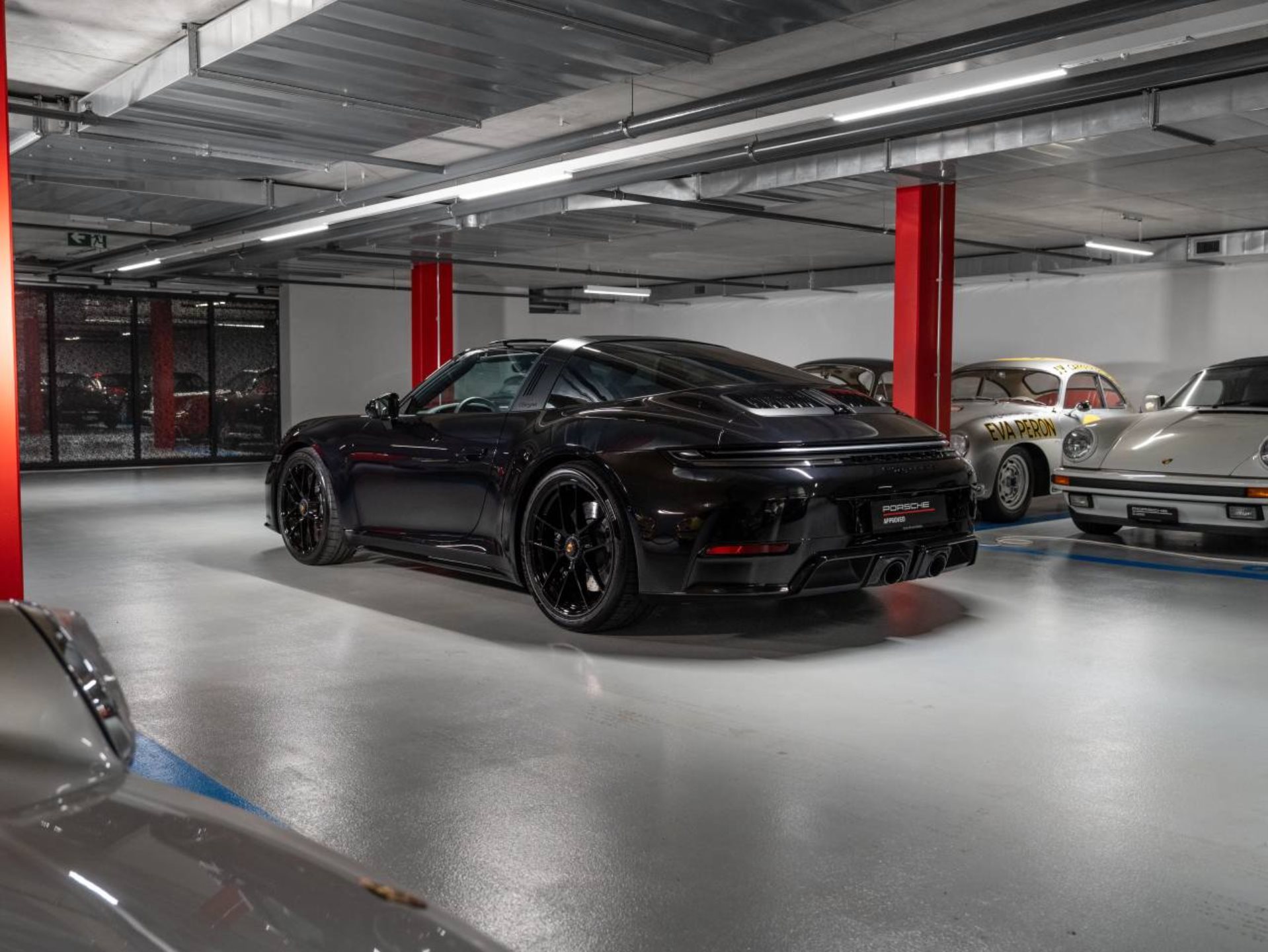 PORSCHE 911 Targa 4 GTS-showroom-element-2