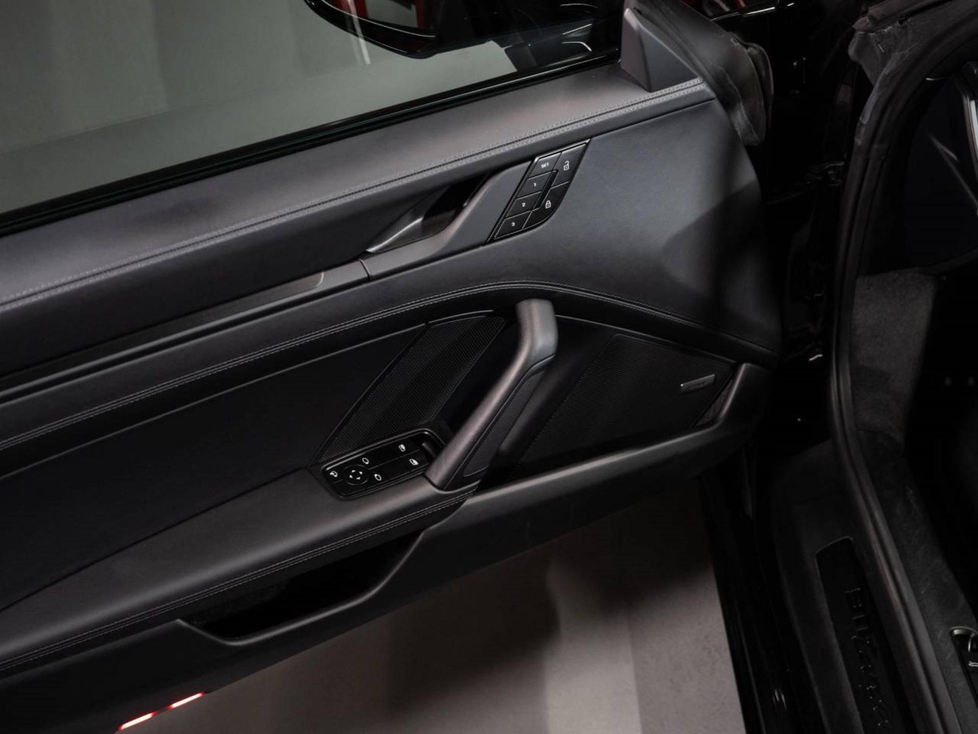 PORSCHE 911 Targa 4 GTS-image-21