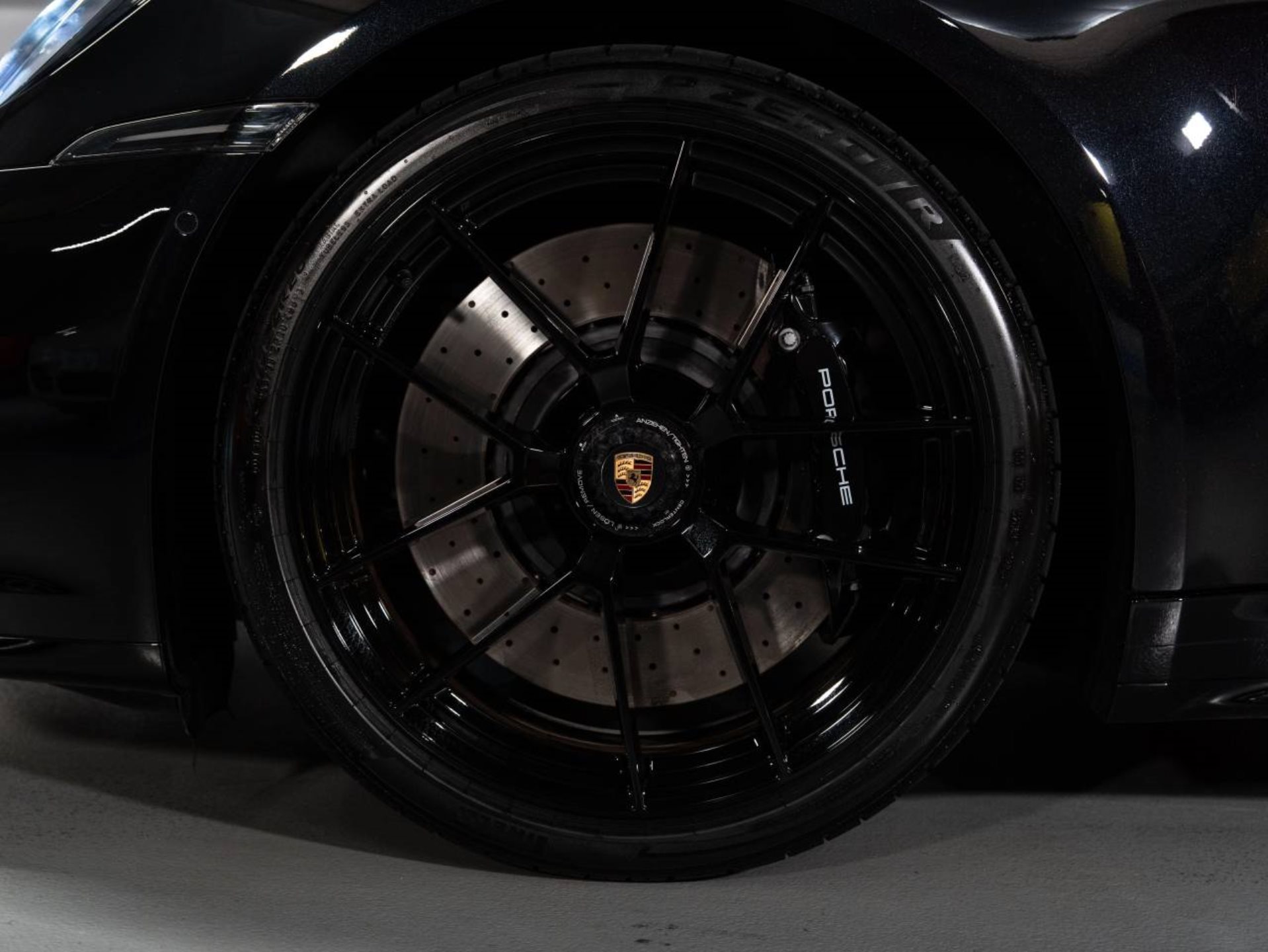 PORSCHE 911 Targa 4 GTS-image-24