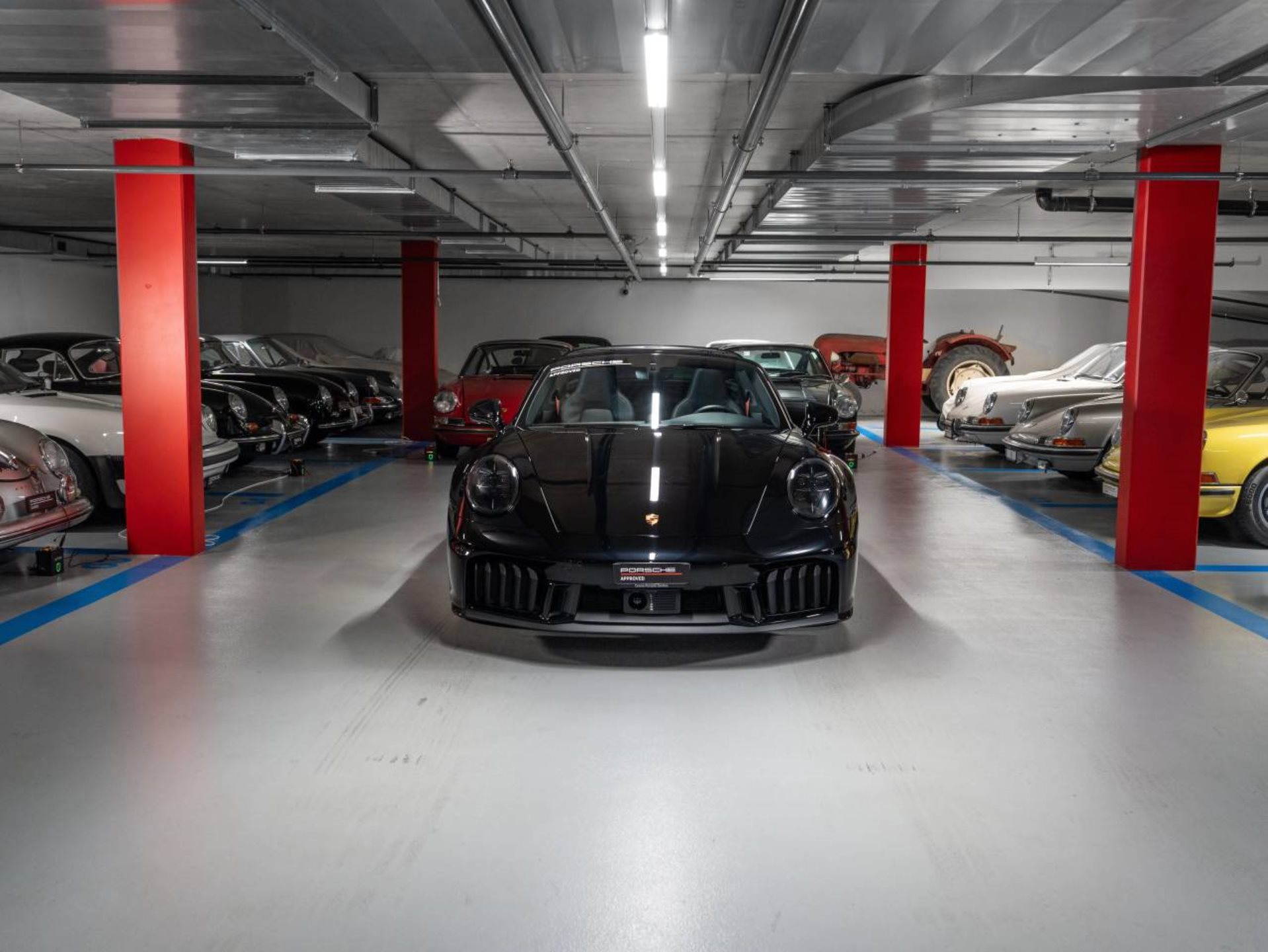 PORSCHE 911 Targa 4 GTS-showroom-element-1