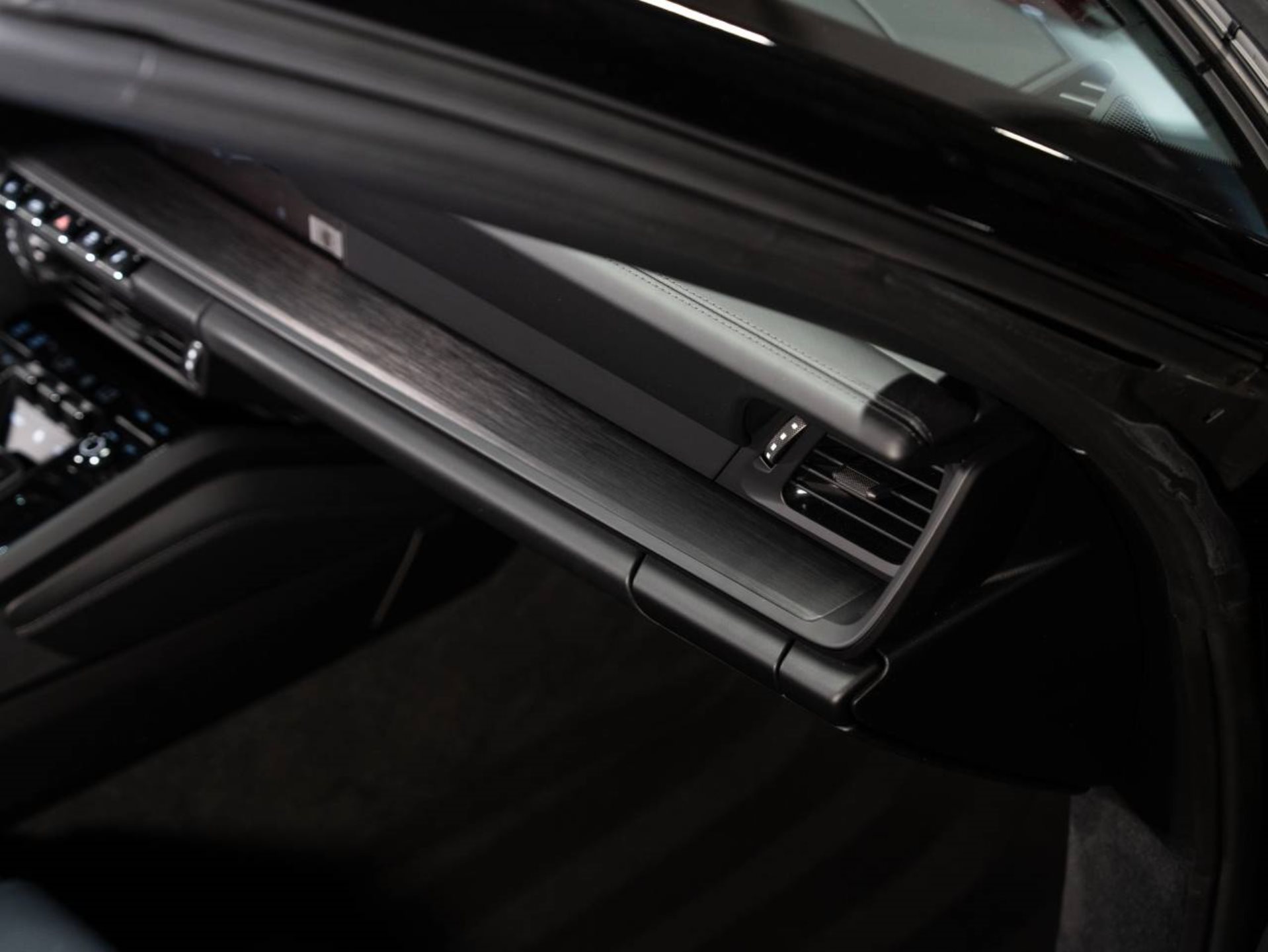 PORSCHE 911 Targa 4 GTS-image-13