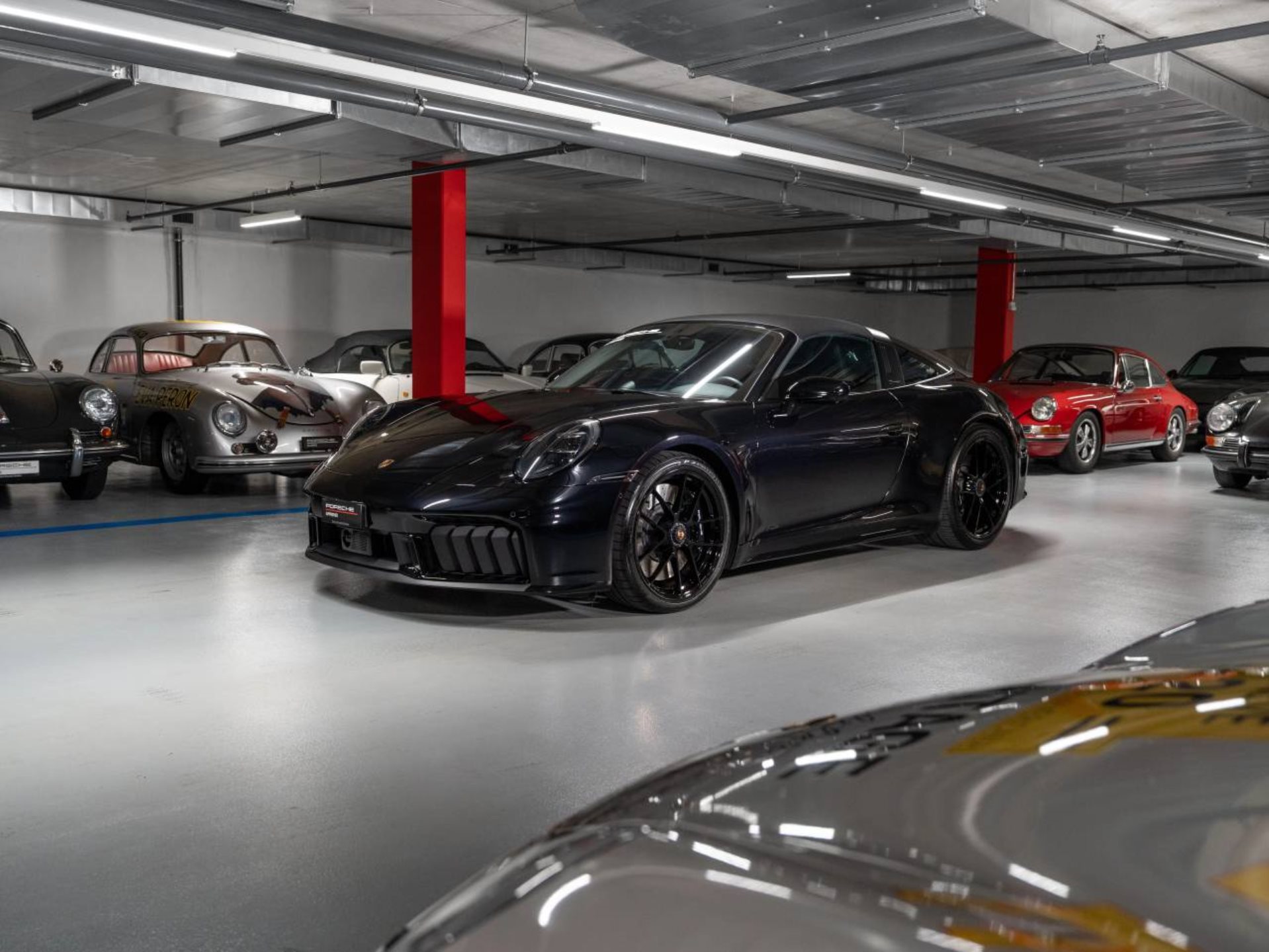 PORSCHE 911 Targa 4 GTS-image-8