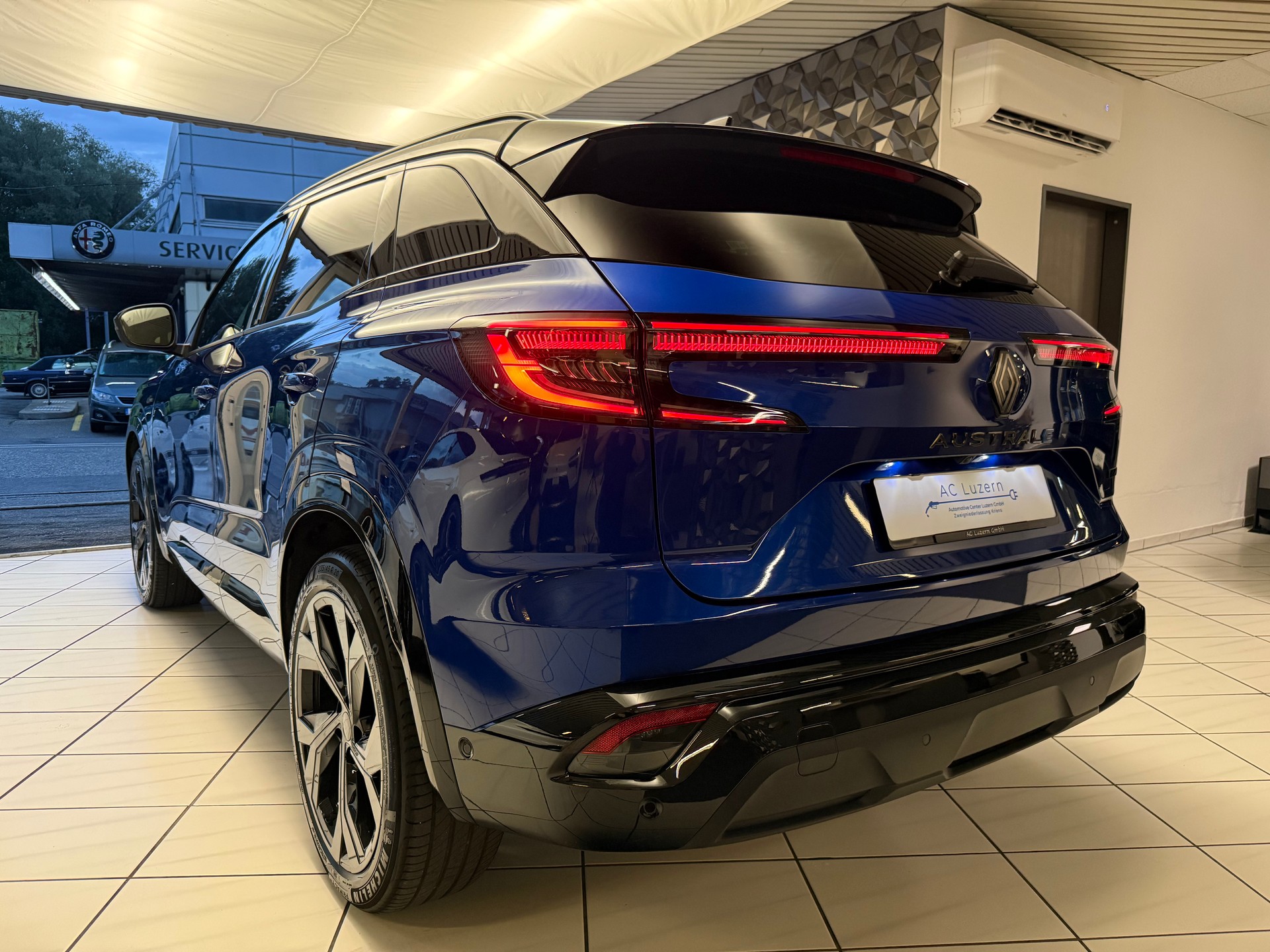 RENAULT Austral 1.2 HEV 200 Iconic Esprit Alpine A-showroom-element-1