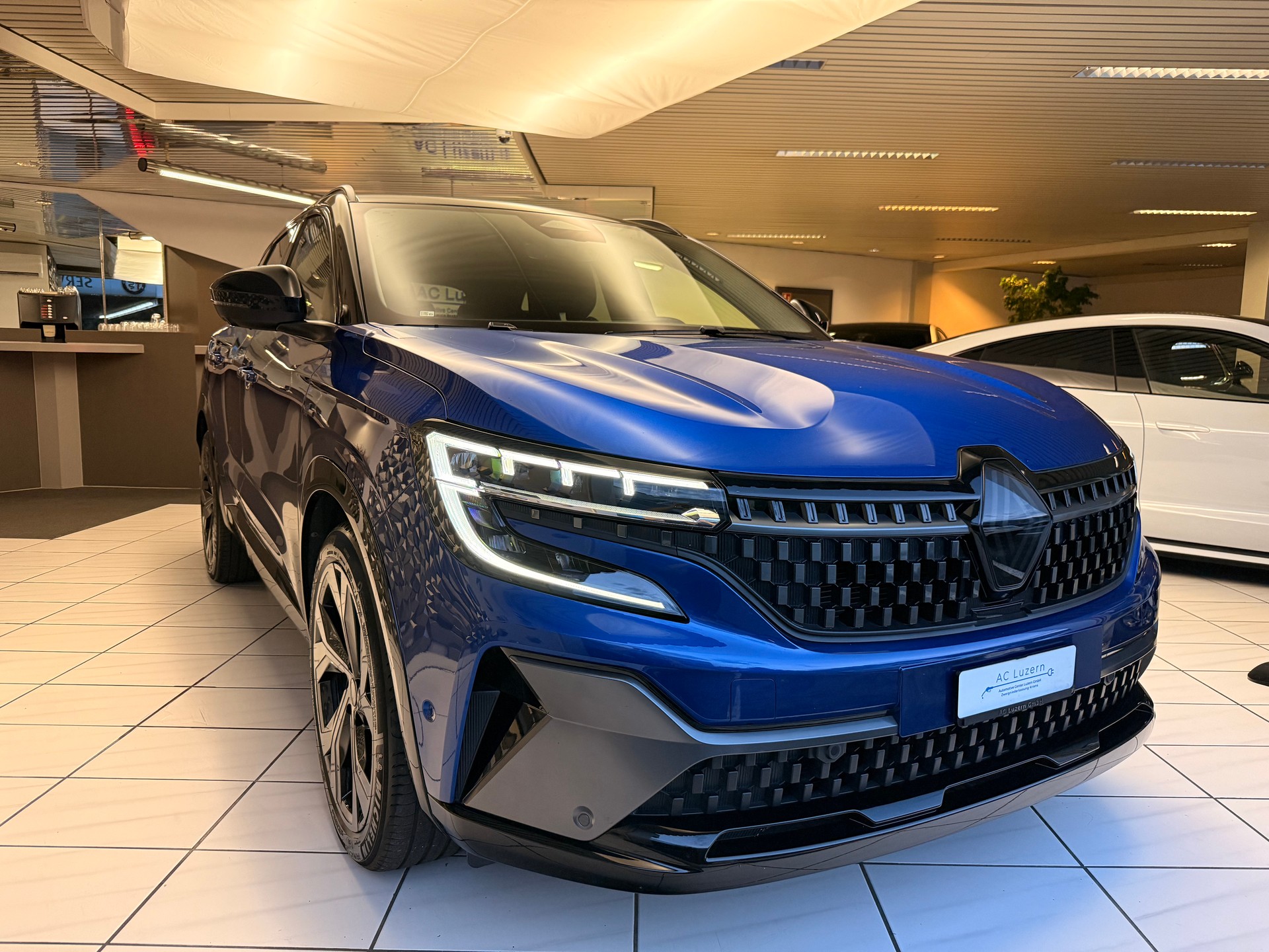 RENAULT Austral 1.2 HEV 200 Iconic Esprit Alpine A-showroom-element-3