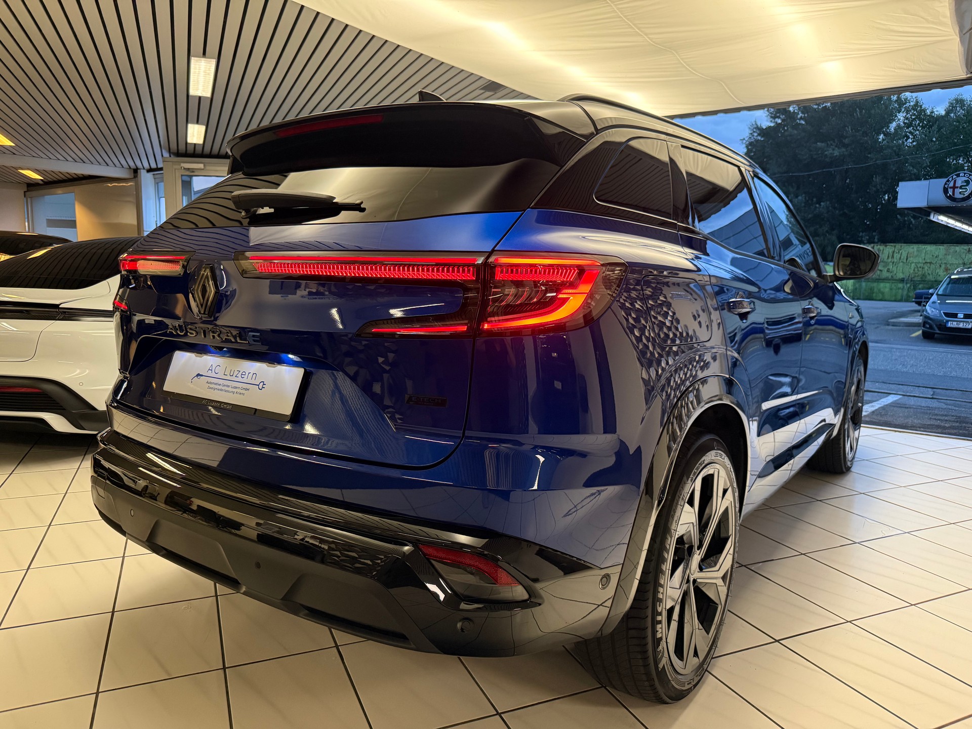 RENAULT Austral 1.2 HEV 200 Iconic Esprit Alpine A-showroom-element-2