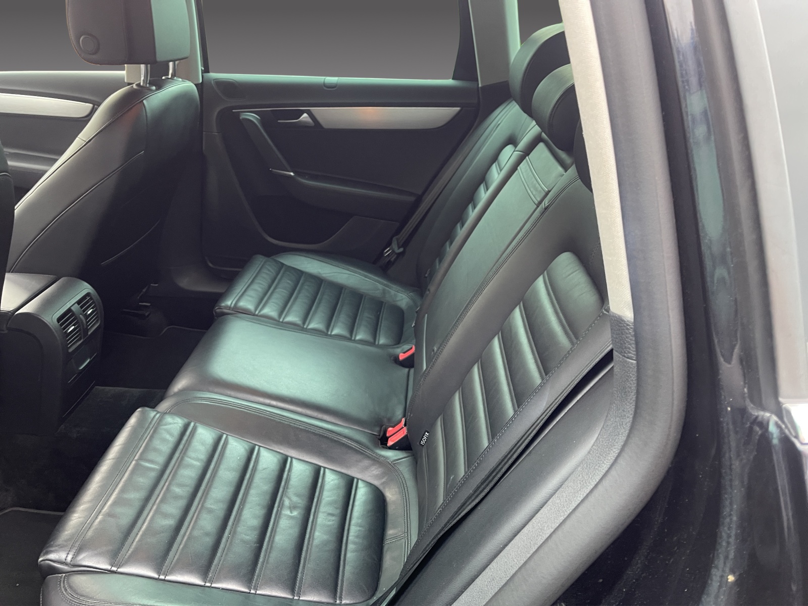 VW Passat Variant 2.0 TDI BMT Highline 4MDSG-image-24