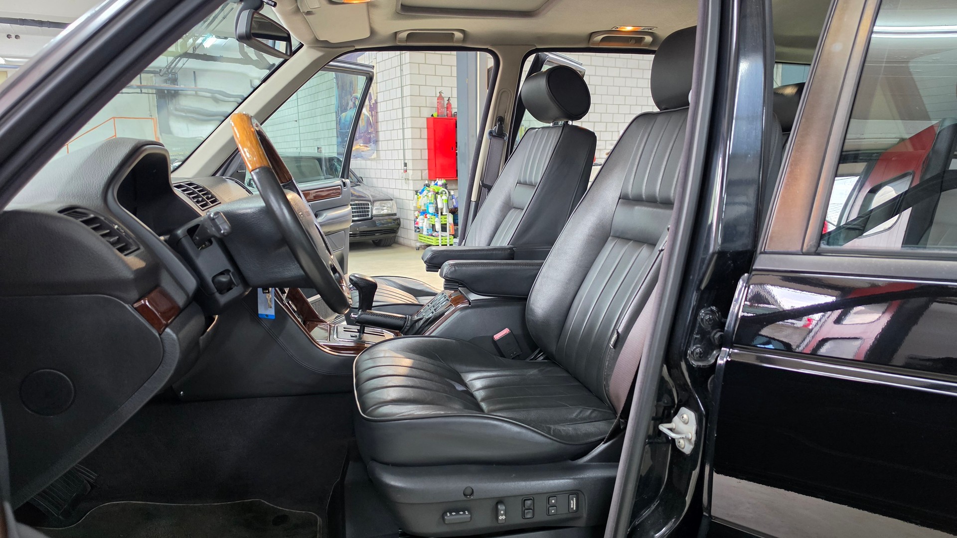 LAND ROVER Range Rover 4.6 HSE-image-17