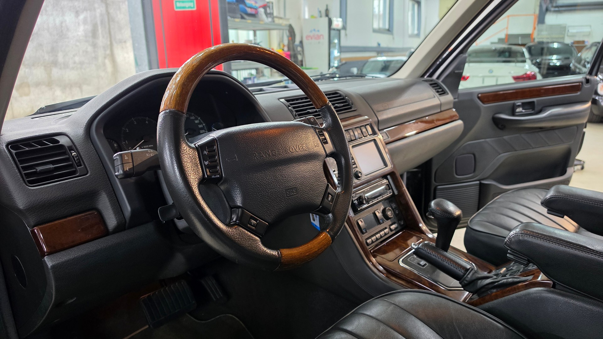 LAND ROVER Range Rover 4.6 HSE-image-15
