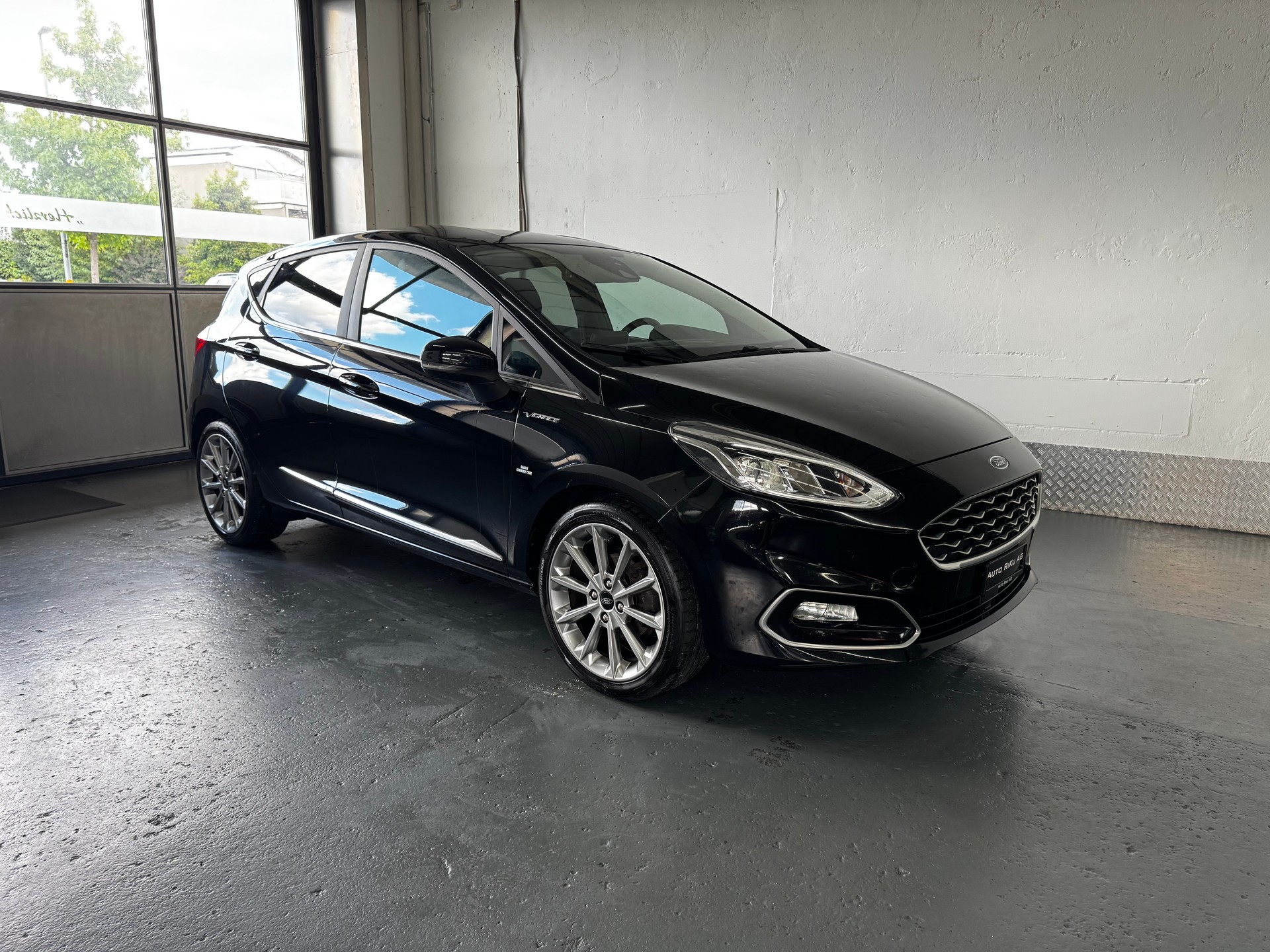 FORD Fiesta 1.0 SCTi Vignale-showroom-element-1
