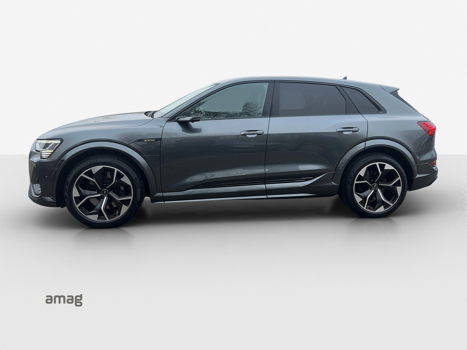 AUDI e-tron S quattro-showroom-element-1