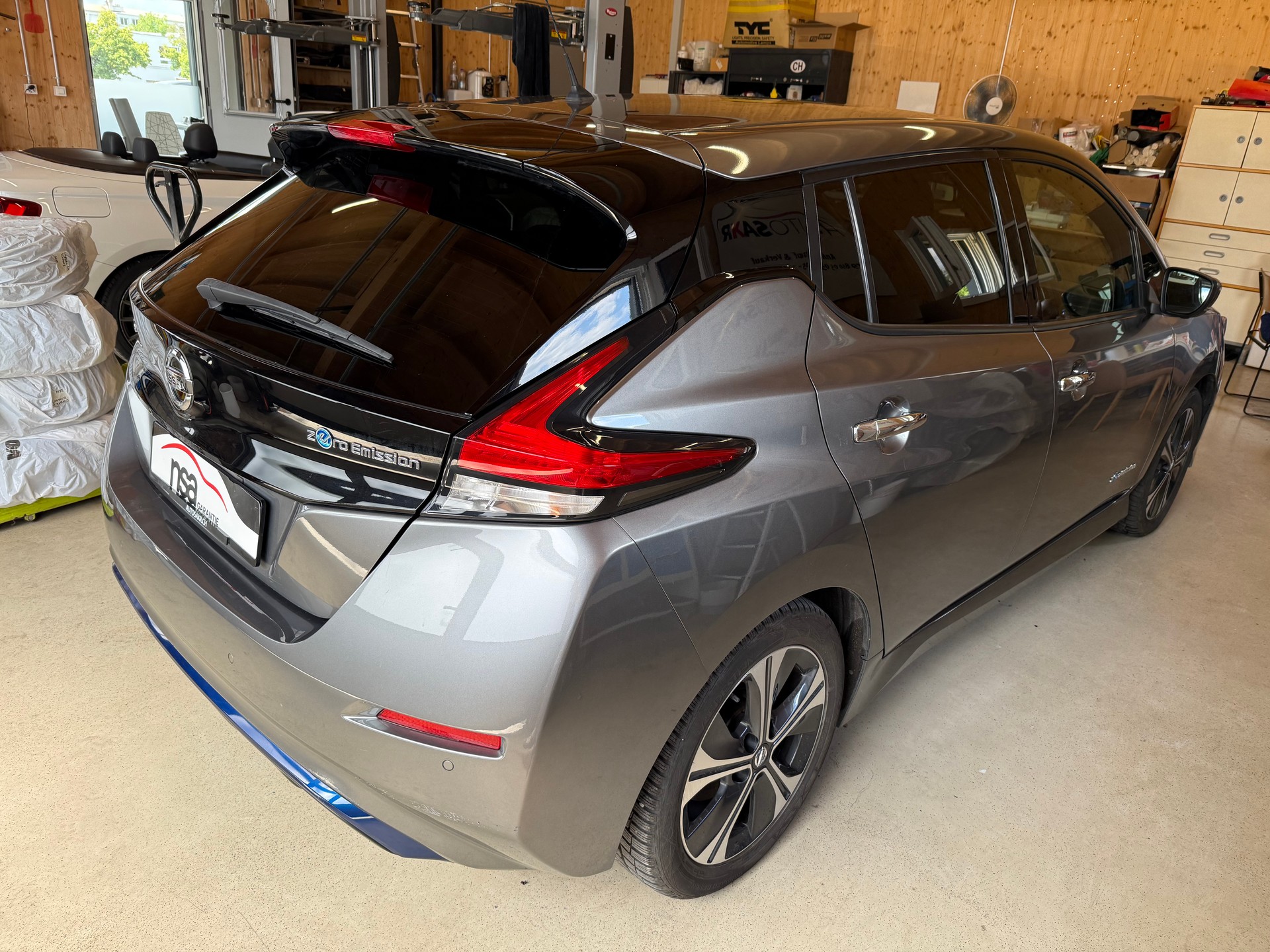 NISSAN Leaf N-Connecta (incl. battery)-showroom-element-3