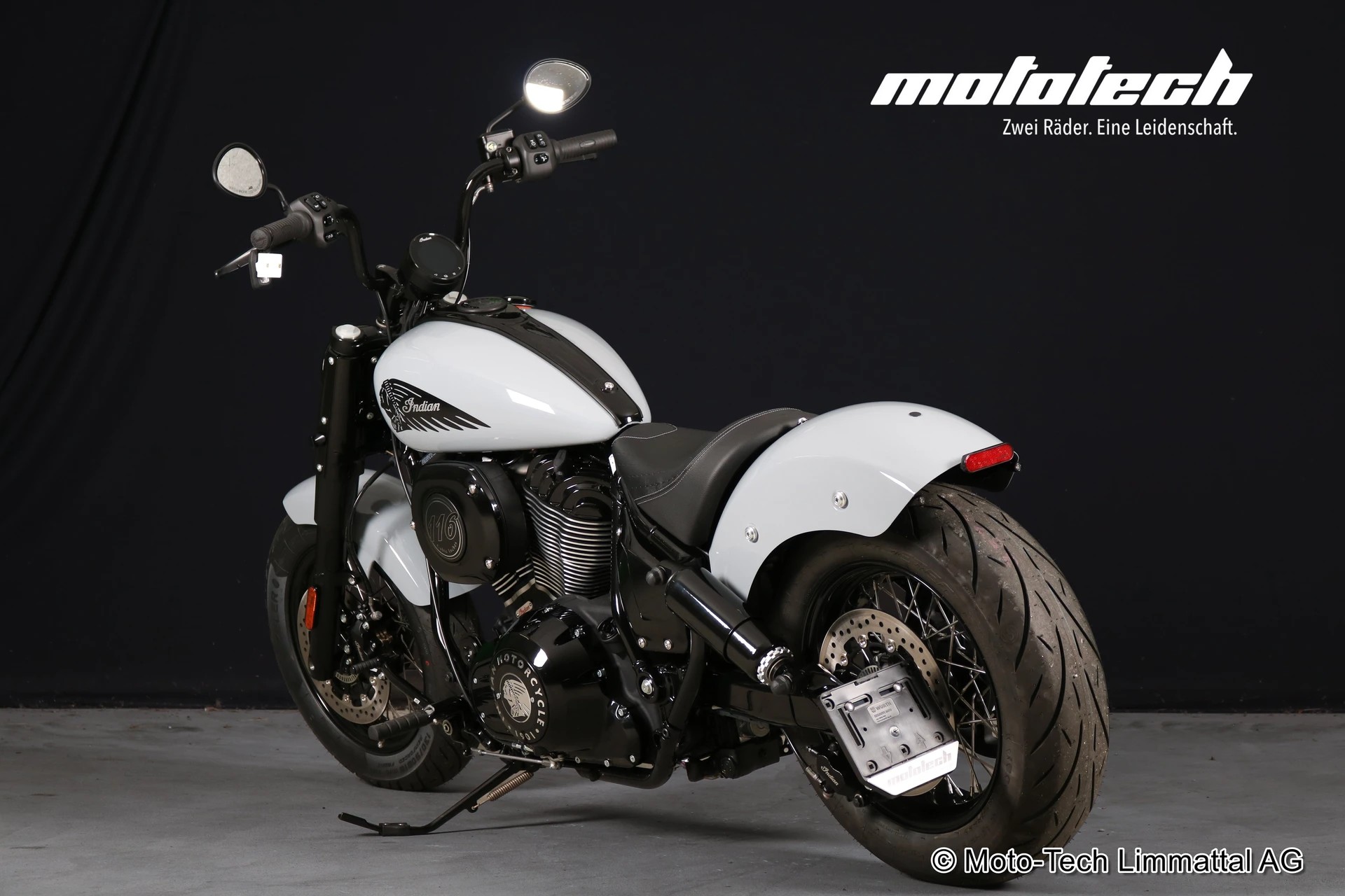 INDIAN Chief Bobber-showroom-element-3