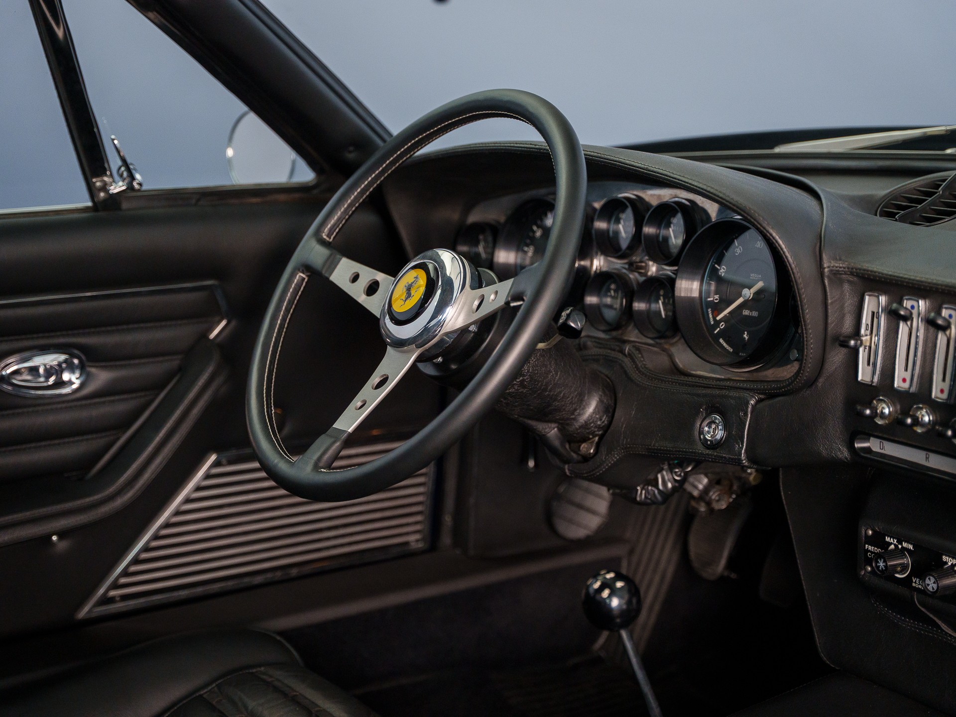 FERRARI 365 GTB 4 Daytona-image-20