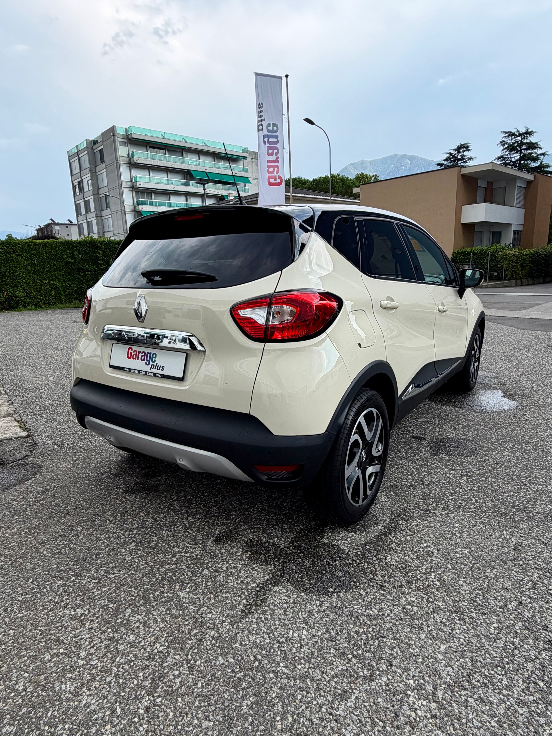 RENAULT Captur 1.2 T 16V Intens-image-3
