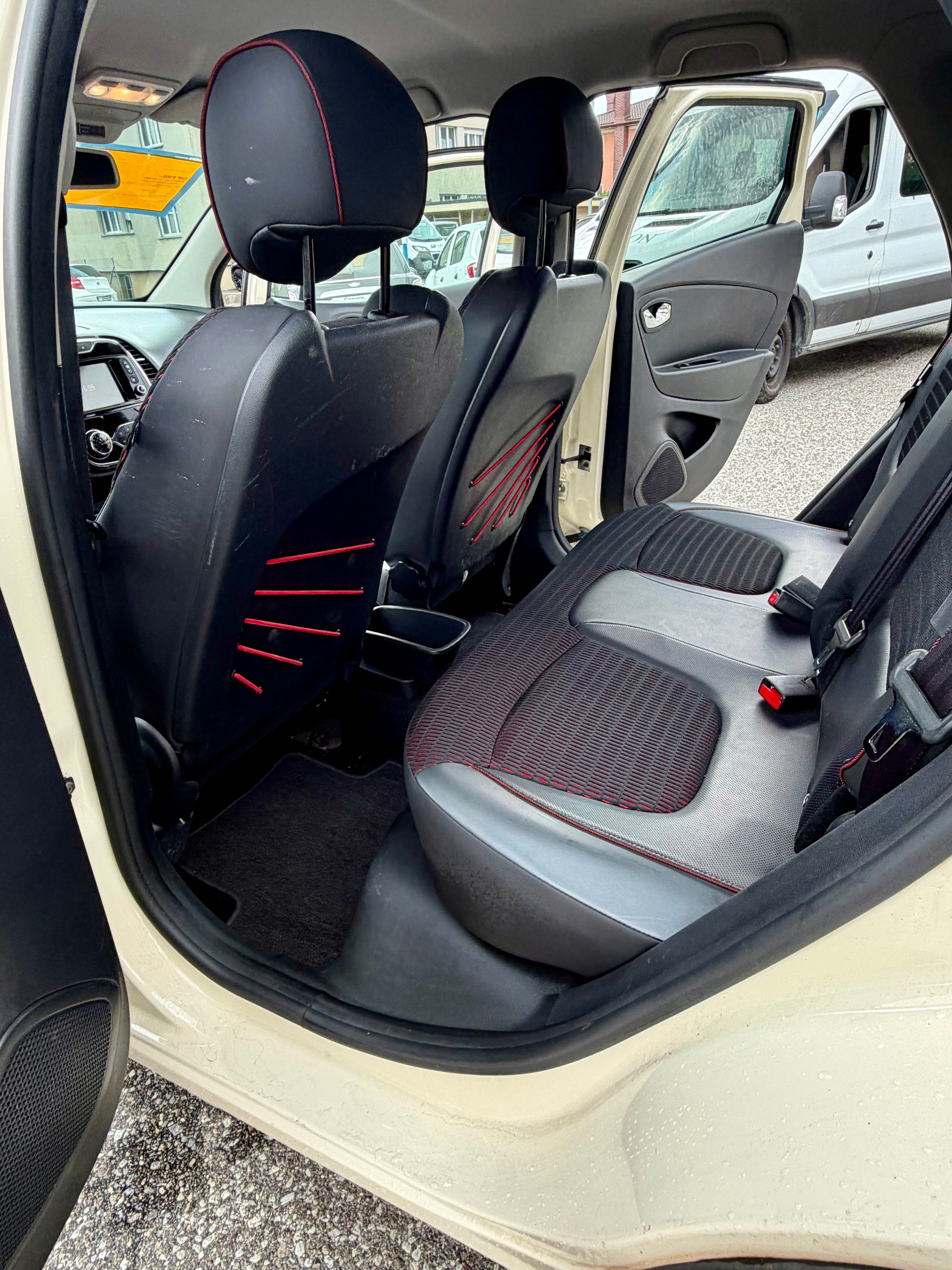 RENAULT Captur 1.2 T 16V Intens-image-8