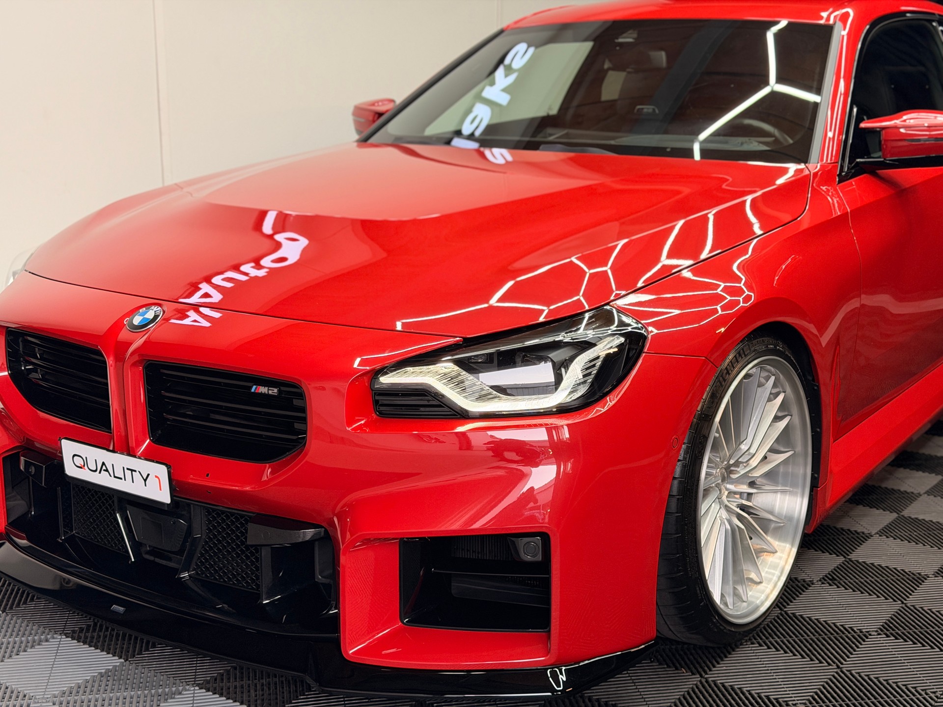 BMW M2 Steptronic-showroom-element-2