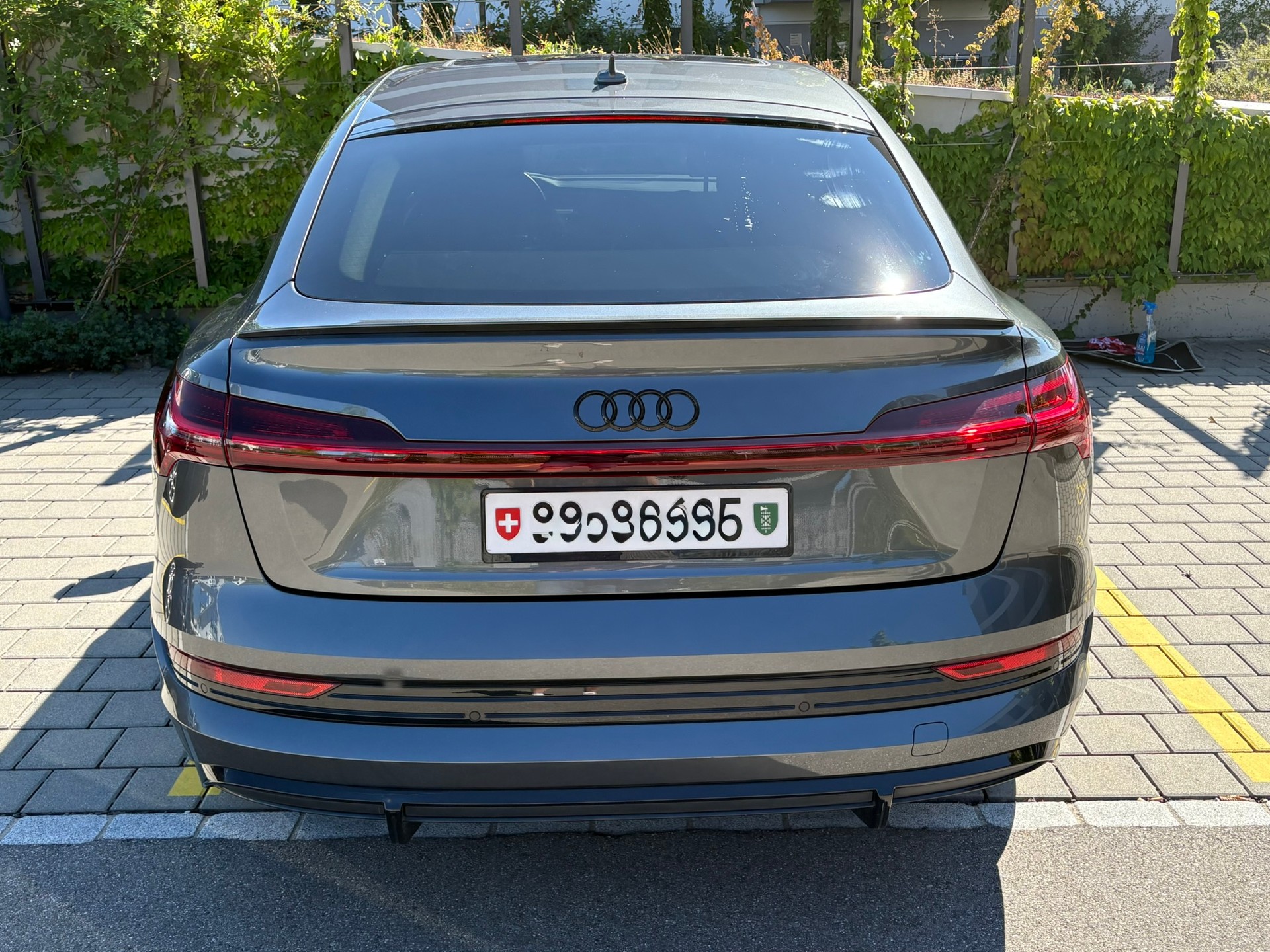 AUDI e-tron 55 Sportback S Line quattro-image-3