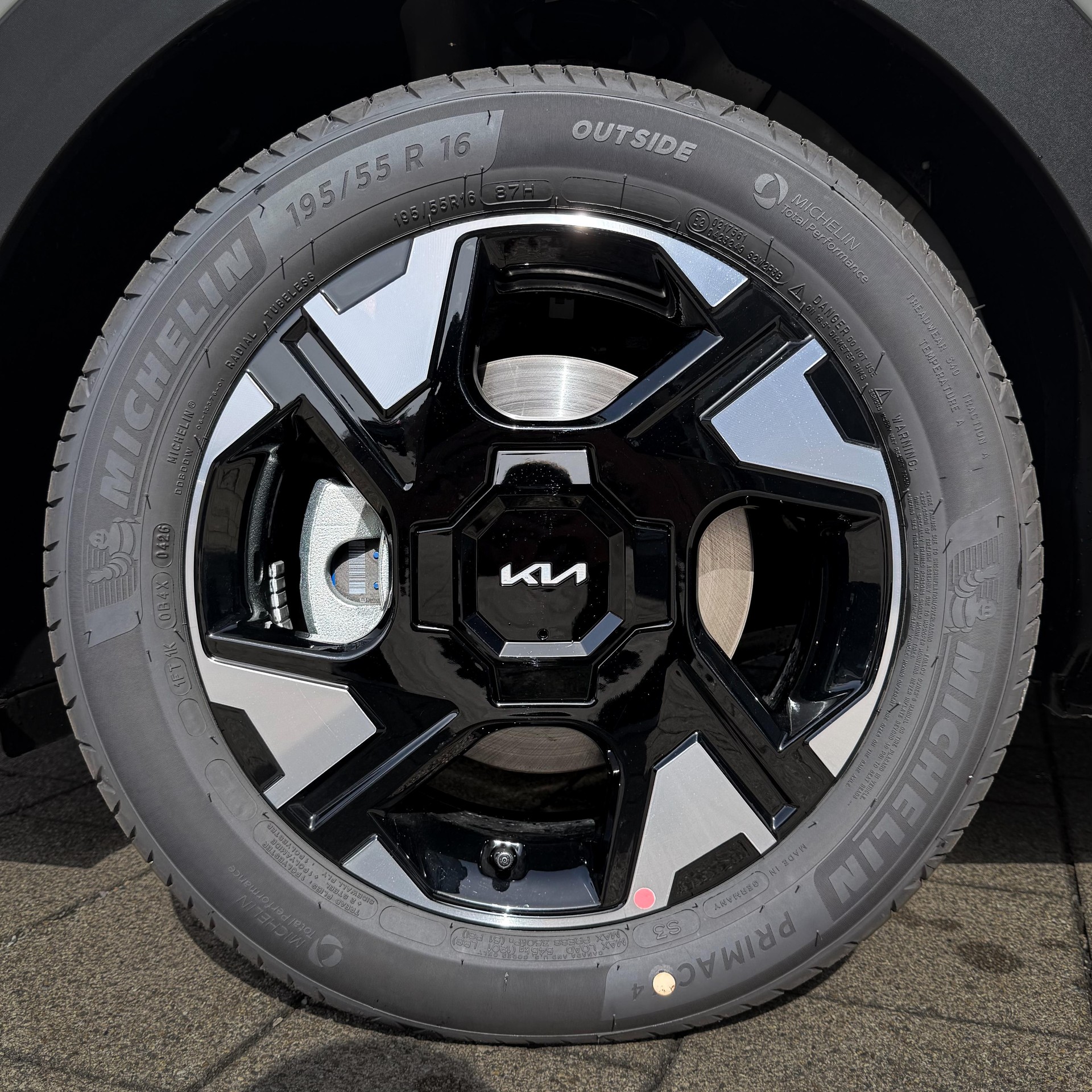 KIA Stonic 1.0 T-GDi-showroom-element-2