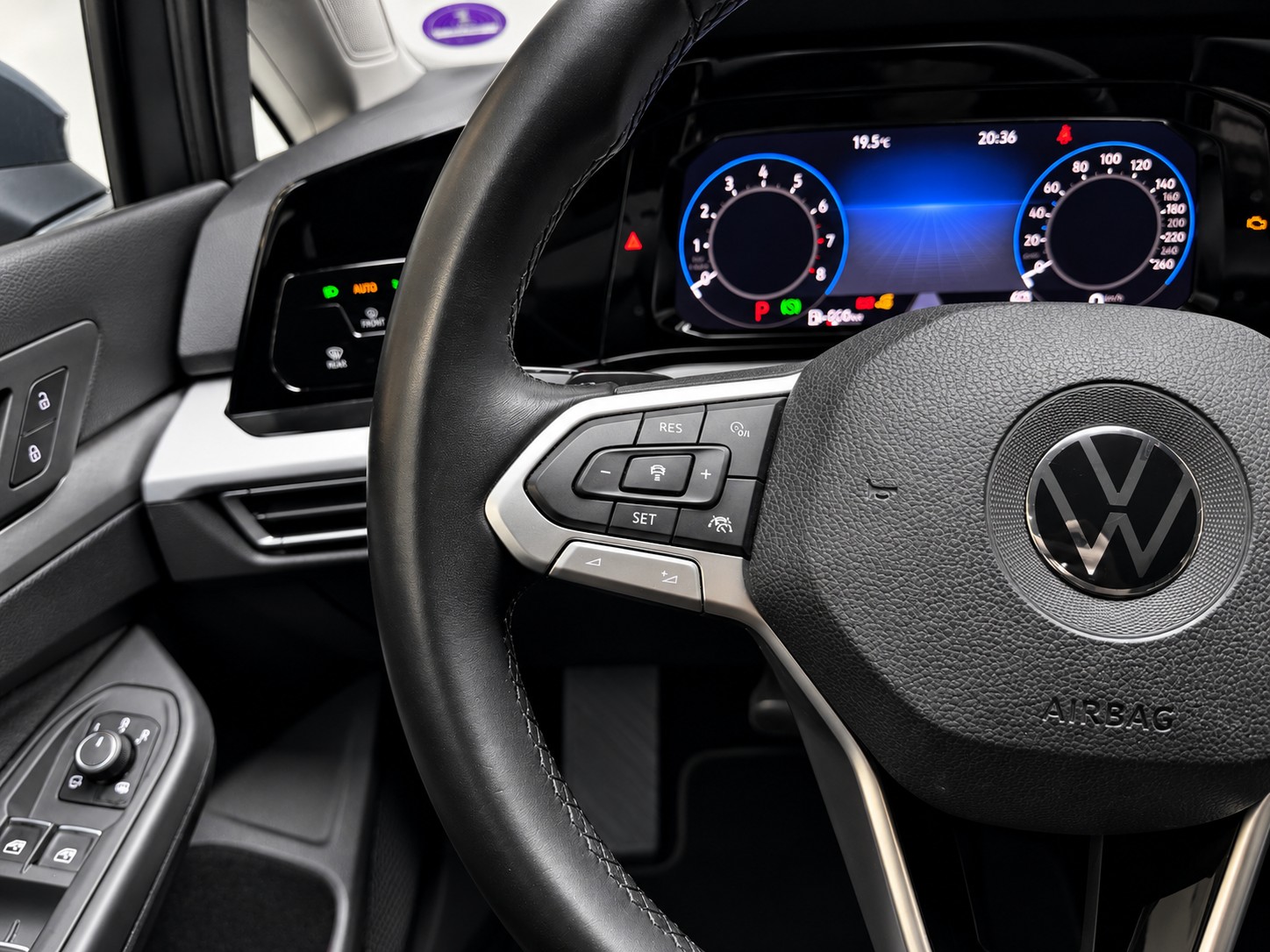 VW Golf 1.0 eTSI | CH | VOLLAUSSTATTUNG-image-18