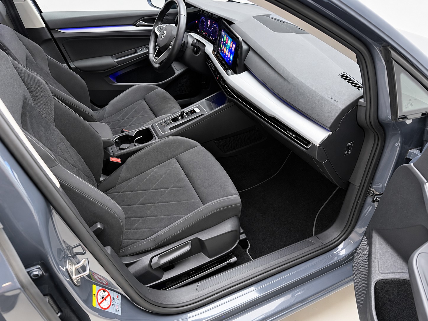 VW Golf 1.0 eTSI | CH | VOLLAUSSTATTUNG-image-14
