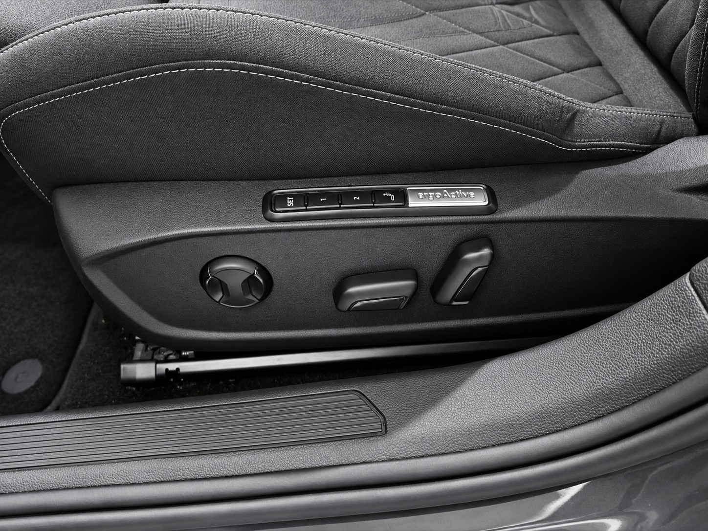 VW Golf 1.0 eTSI | CH | VOLLAUSSTATTUNG-image-8