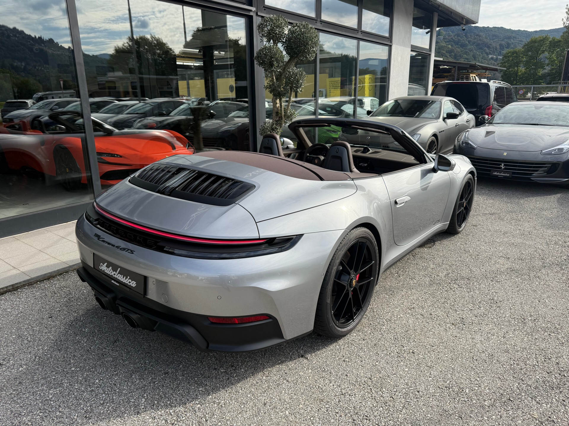 PORSCHE 911 Carrera Cabriolet GTS PDK-image-9