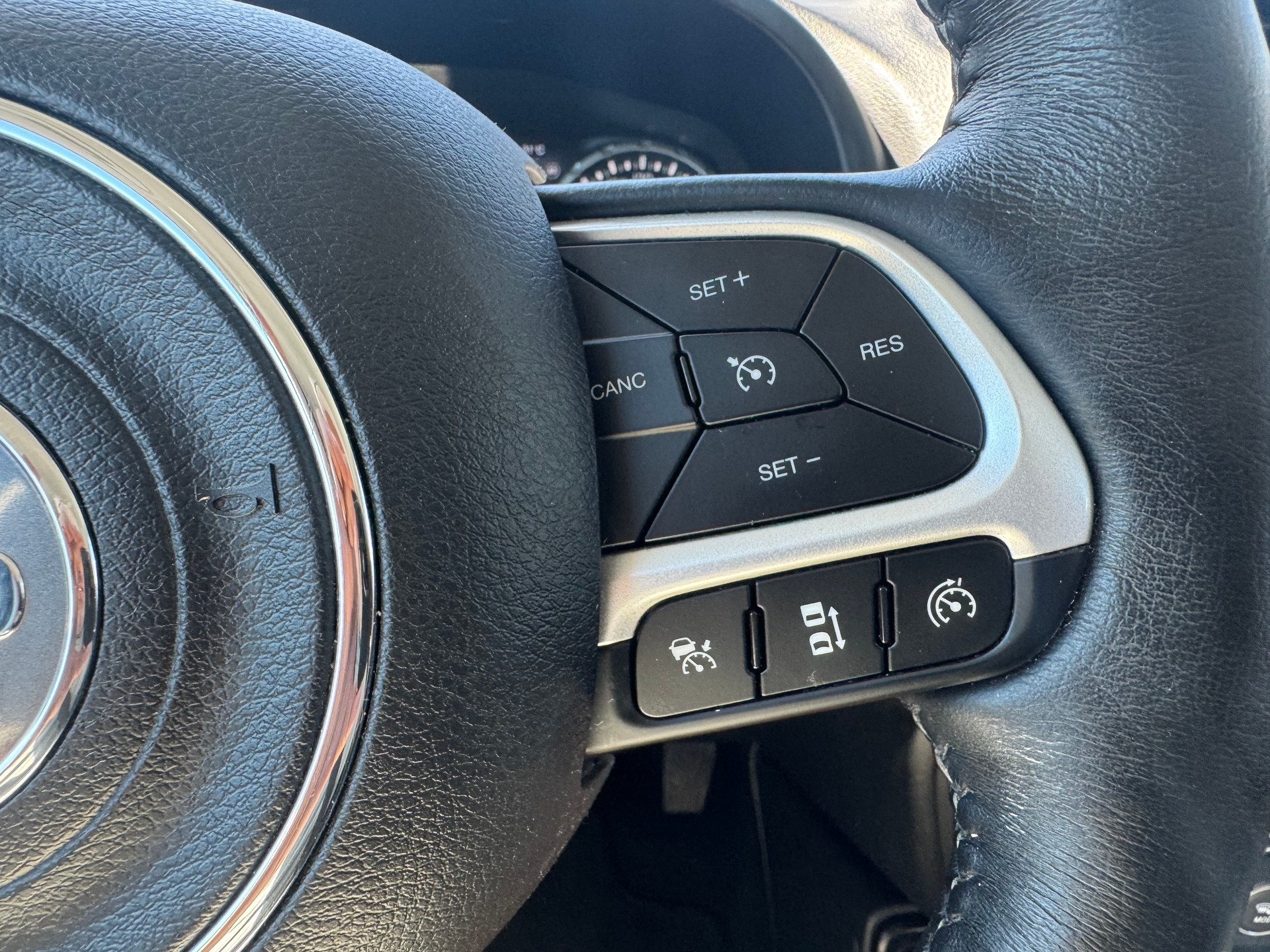 JEEP Renegade 1.5 MHEV Swiss Limited Sky-image-23