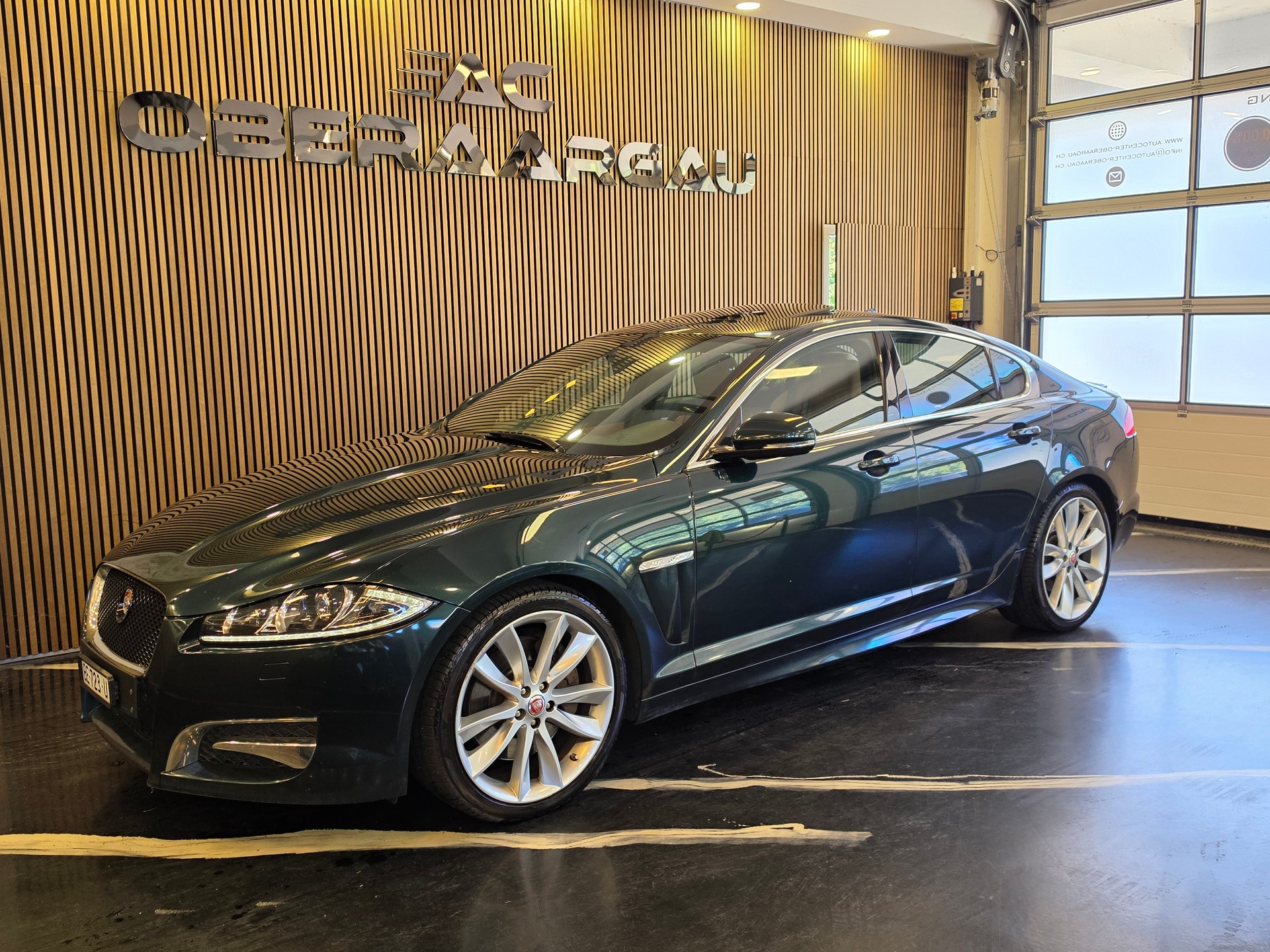 JAGUAR XF 3.0d S V6 Luxury-showroom-element-2